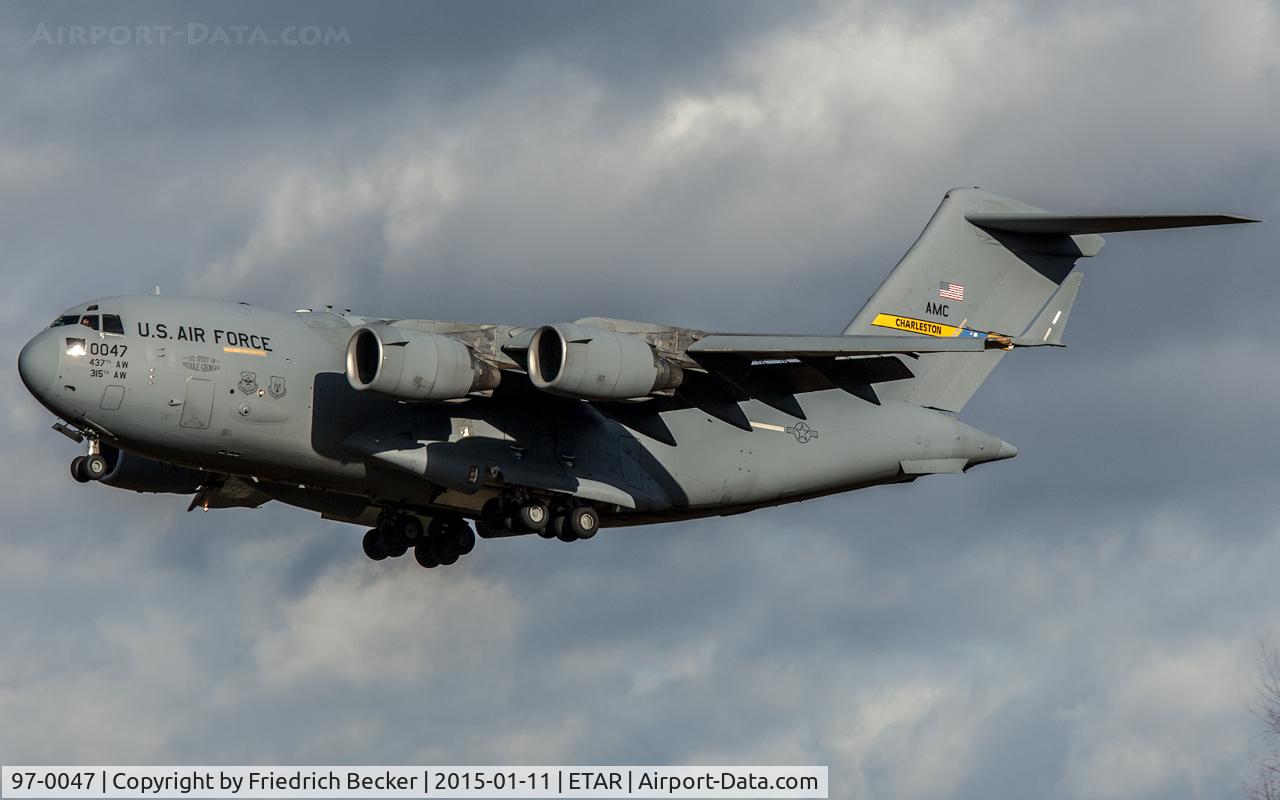 97-0047, 1997 Boeing C-17A Globemaster III C/N P-47, on final RW26