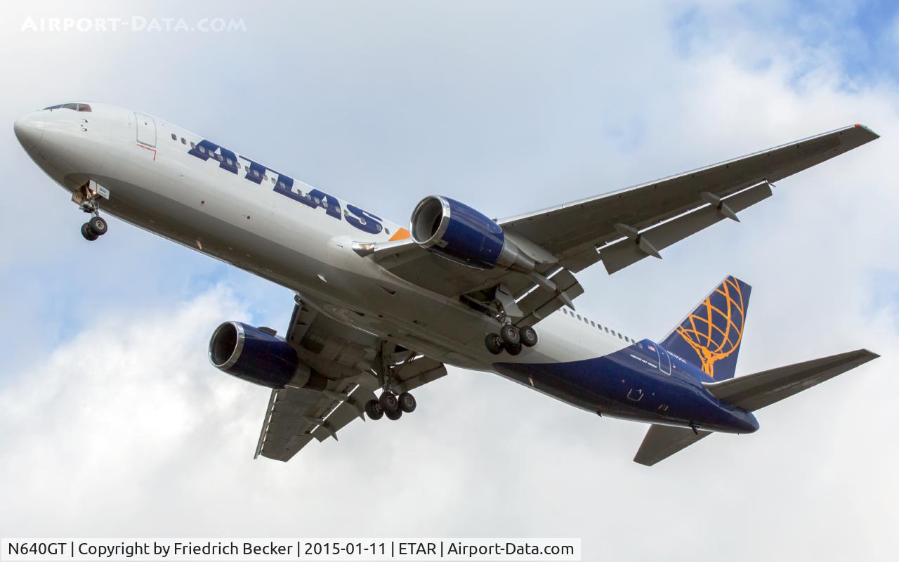 N640GT, 1991 Boeing 767-3S1 C/N 25221, on final RW26