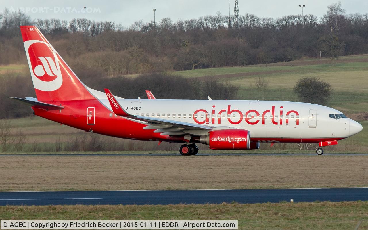D-AGEC, 2009 Boeing 737-76J C/N 36118, taxying to the active