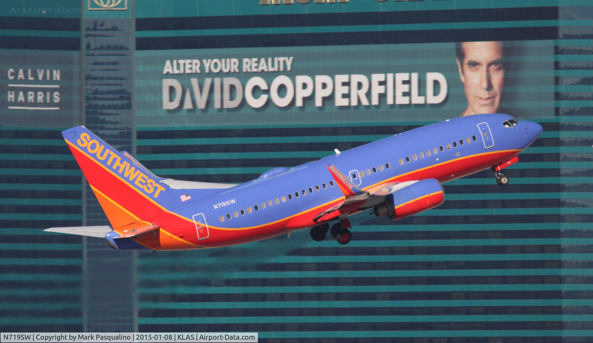 N719SW, 1998 Boeing 737-7H4 C/N 27853, Boeing 737-700