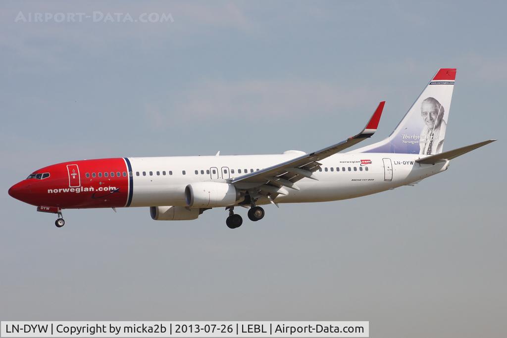 LN-DYW, 2011 Boeing 737-8JP C/N 39010, Landing
