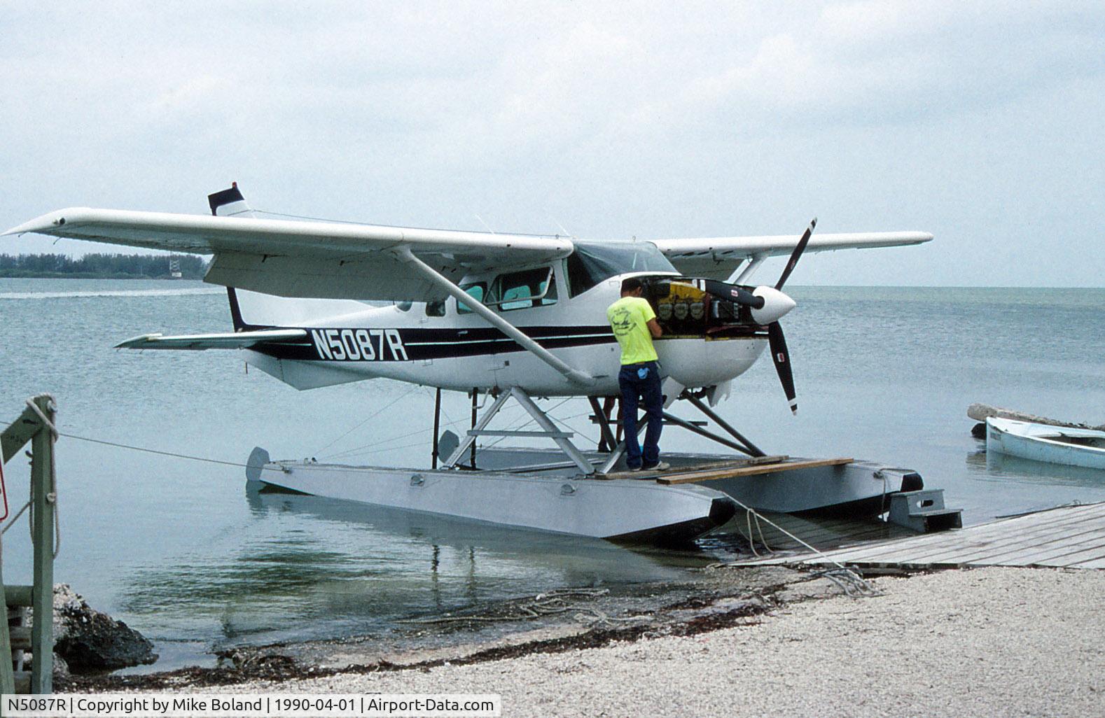 N5087R, 1984 Cessna U206G Stationair C/N U20606811, 1984 Cessna U206G N5087R at Fort Jefferson, Dry Tortugas, Monroe County, Florida,  in April 1990.