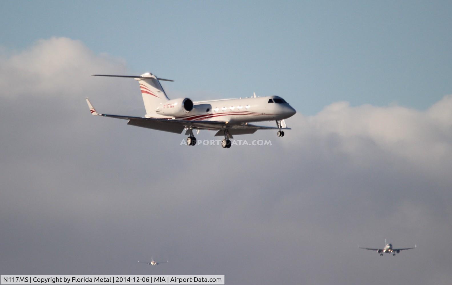 N117MS, 1994 Gulfstream Aerospace G-IV C/N 1241, Gulfstream IV landing Runway 26L with aircraft on approach for 12