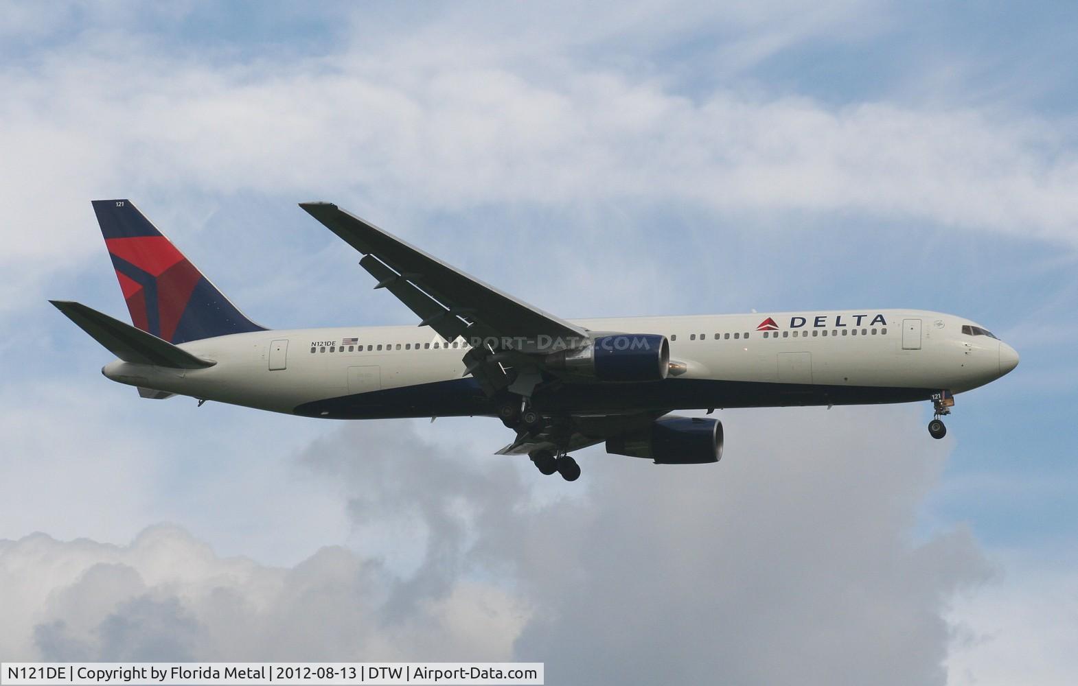 N121DE, 1987 Boeing 767-332 C/N 23435, Delta 767-300