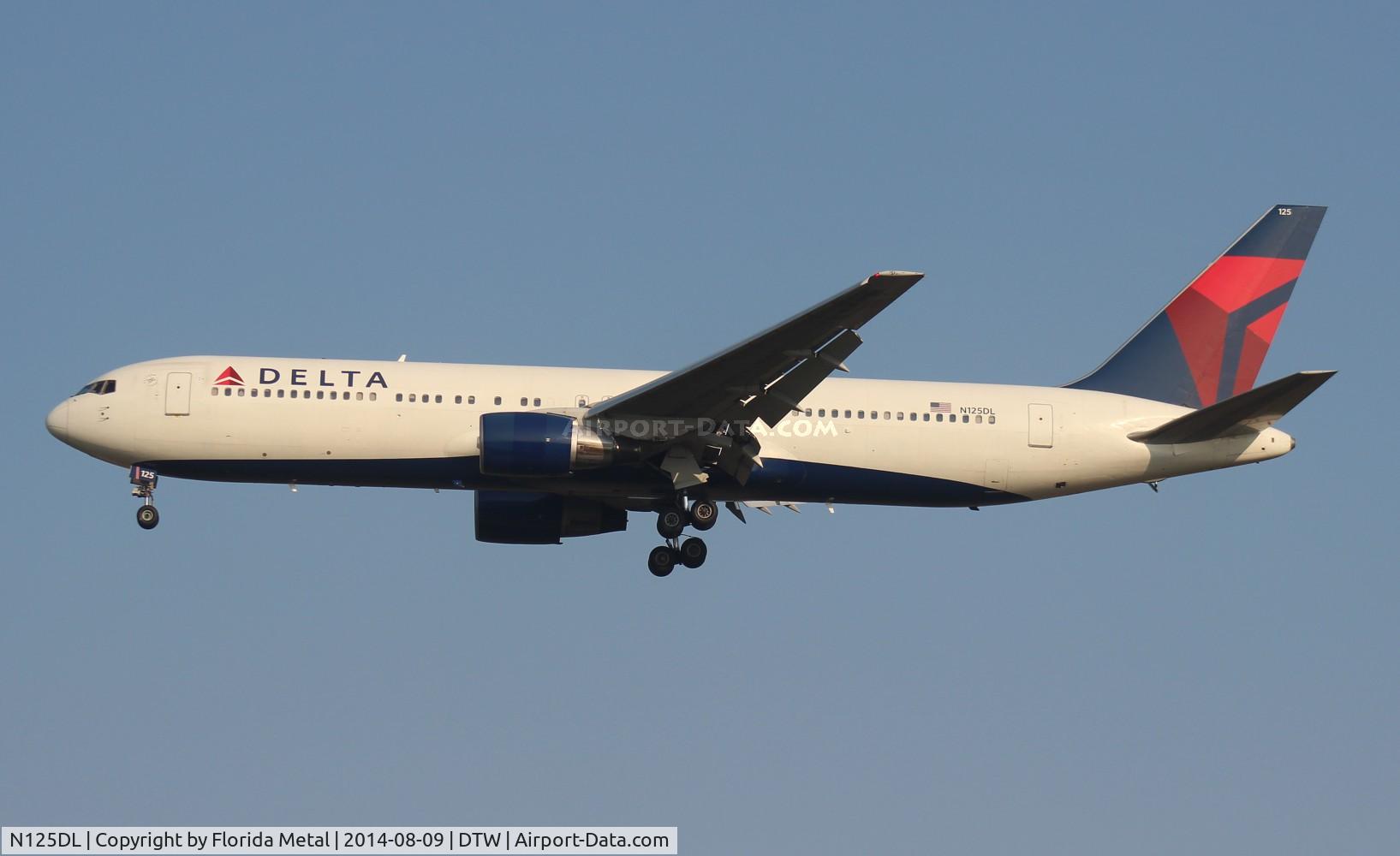N125DL, 1988 Boeing 767-332 C/N 24075, Delta 767-300