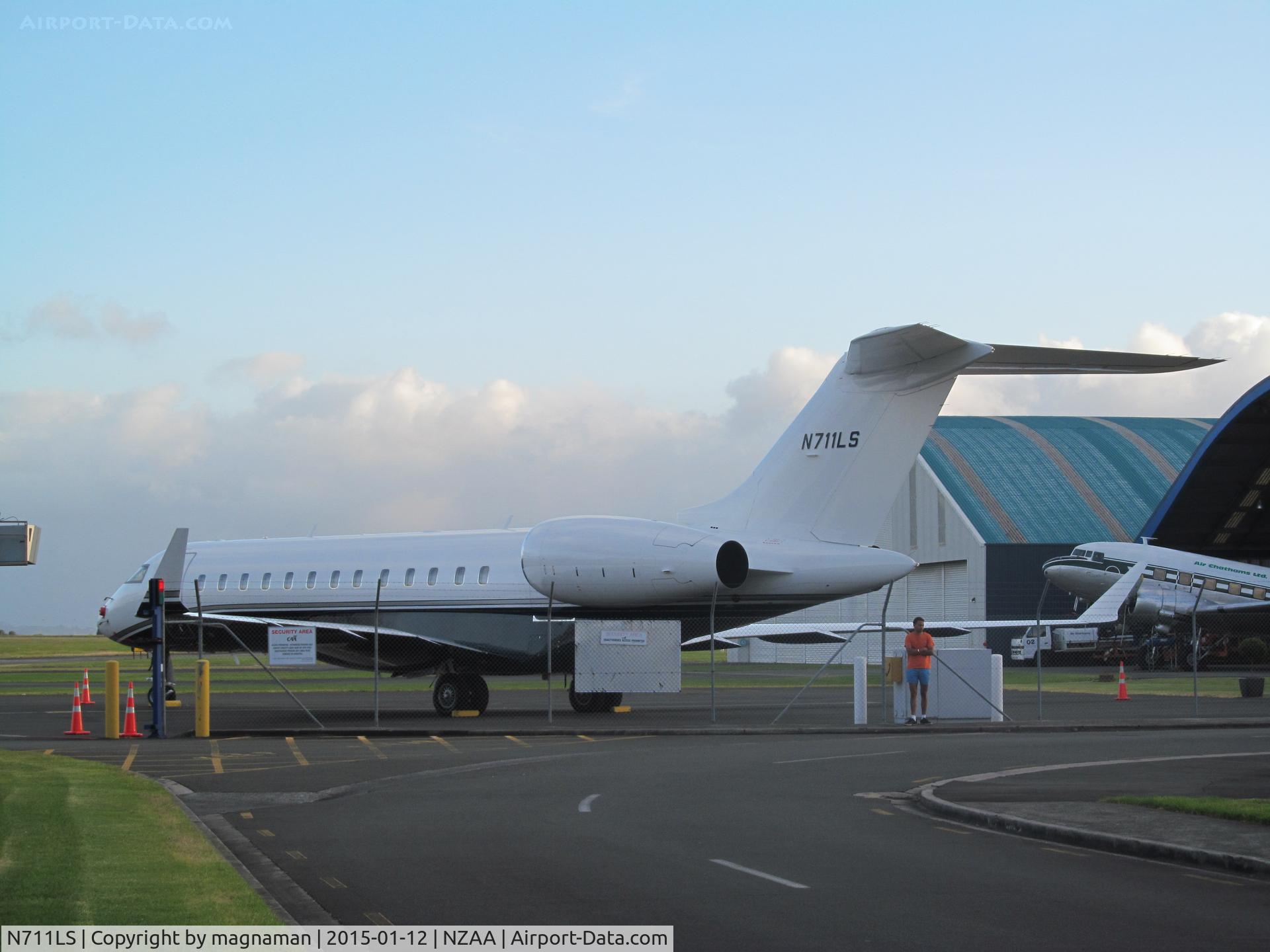 N711LS, 2012 Bombardier BD-700-1A10 Global 6000 C/N 9476, better lighting in shadow but worse angle
