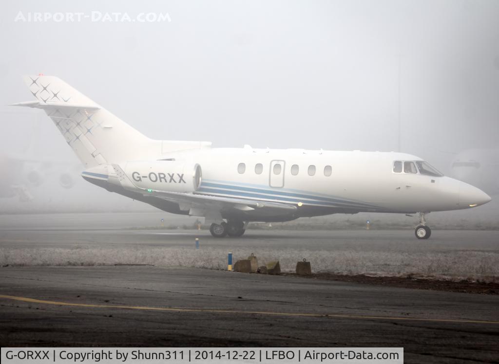 G-ORXX, 2009 Hawker Beechcraft 900XP C/N HA-0095, Taxiing to his parking... in foggy day...