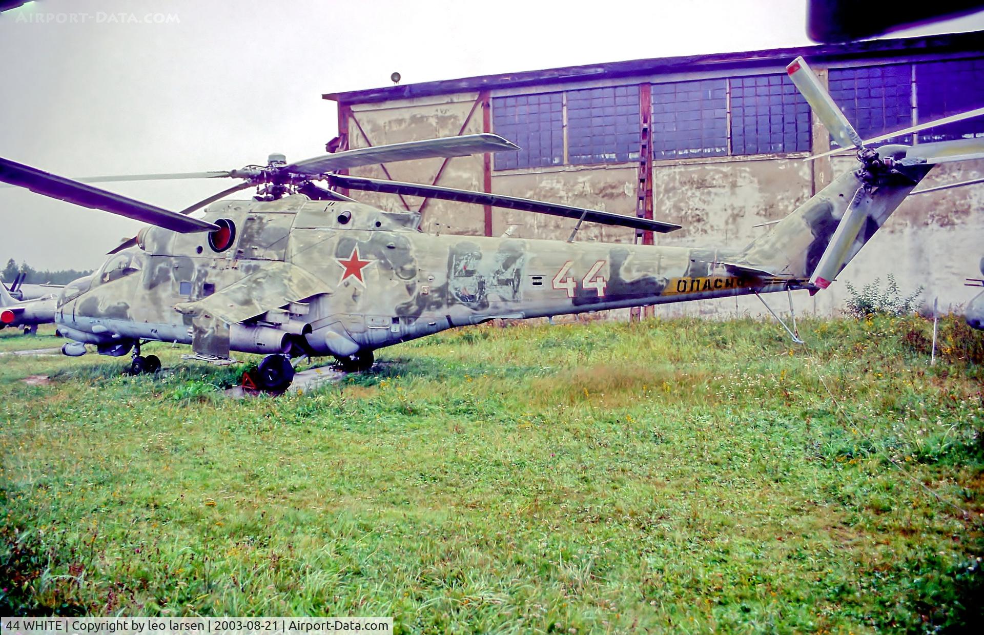 44 WHITE, Mil Mi-24V C/N 3532424015897, Monino Moscow 21.8.03