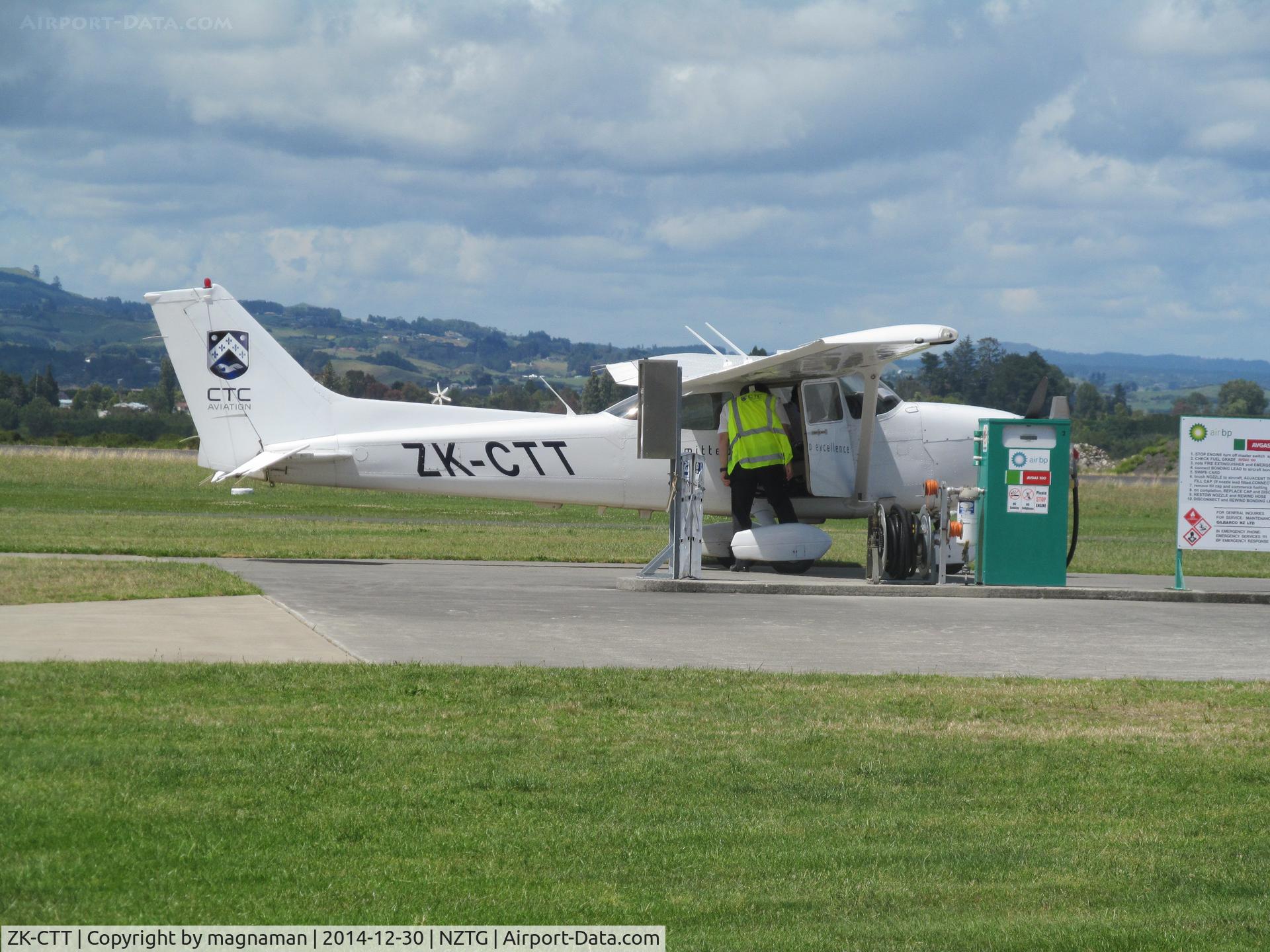 ZK-CTT, 2007 Cessna 172S C/N 172S10457, refuelling at Tauranga
