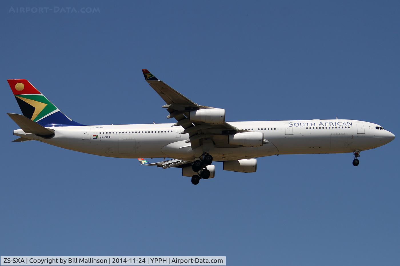 ZS-SXA, 2003 Airbus A340-313E C/N 544, finals to 21