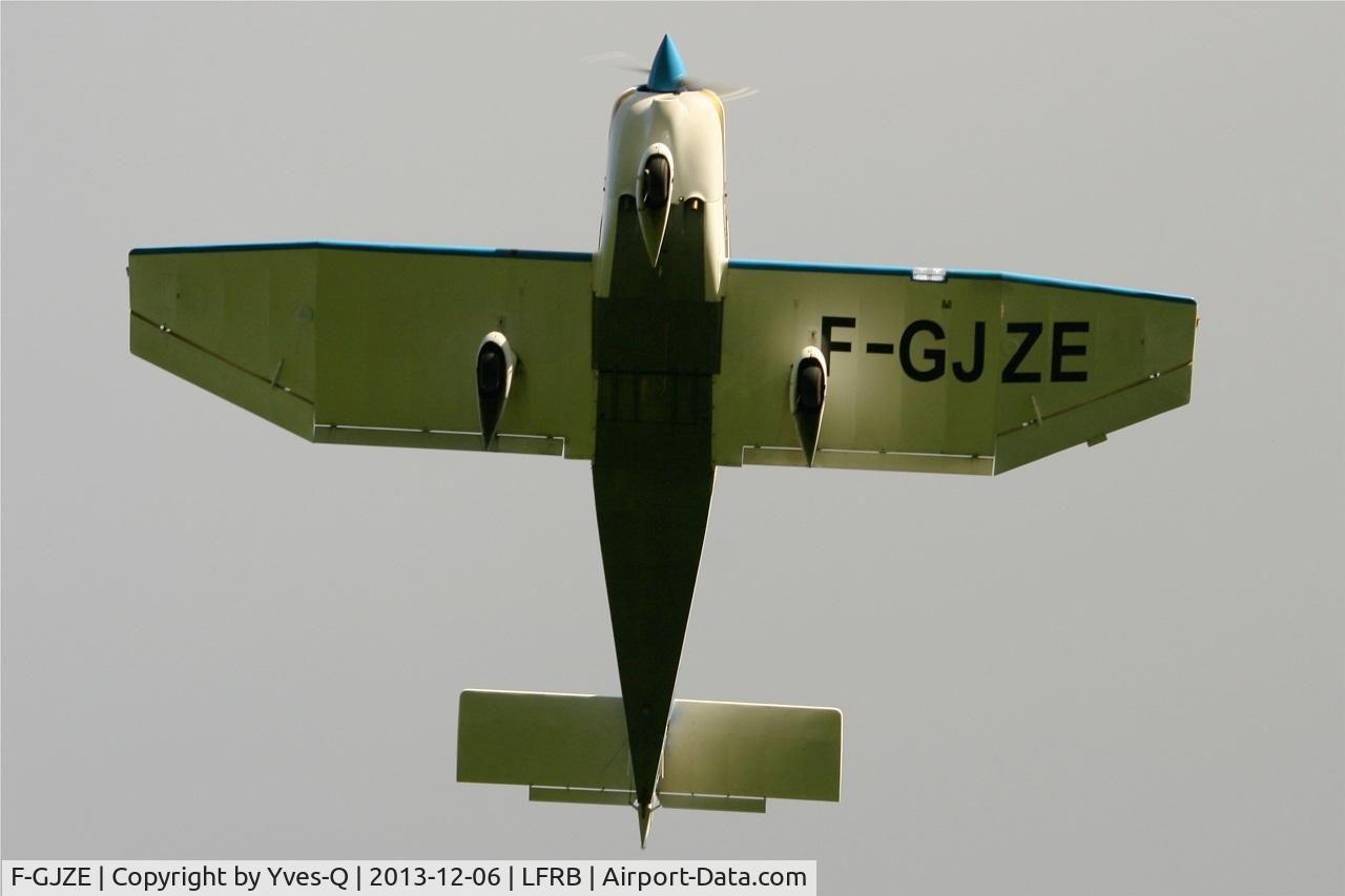 F-GJZE, Robin DR-400-120 Petit Prince C/N 2005, Robin DR-400-120, Take off Rwy 07R, Brest Bretagne Airport (LFRB-BES)