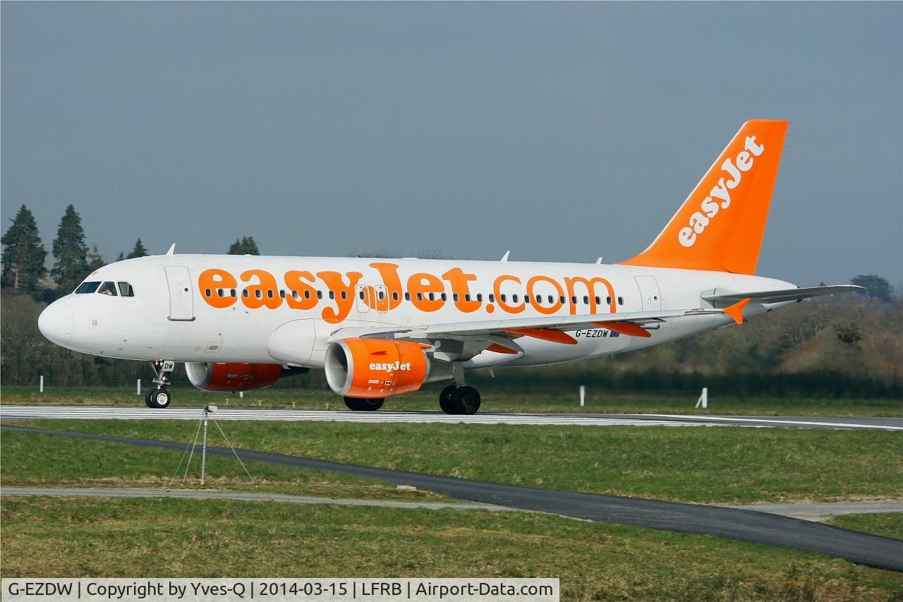 G-EZDW, 2008 Airbus A319-111 C/N 3746, Airbus A319-111, Take off rwy 25L, Brest-Bretagne airport (LFRB-BES)