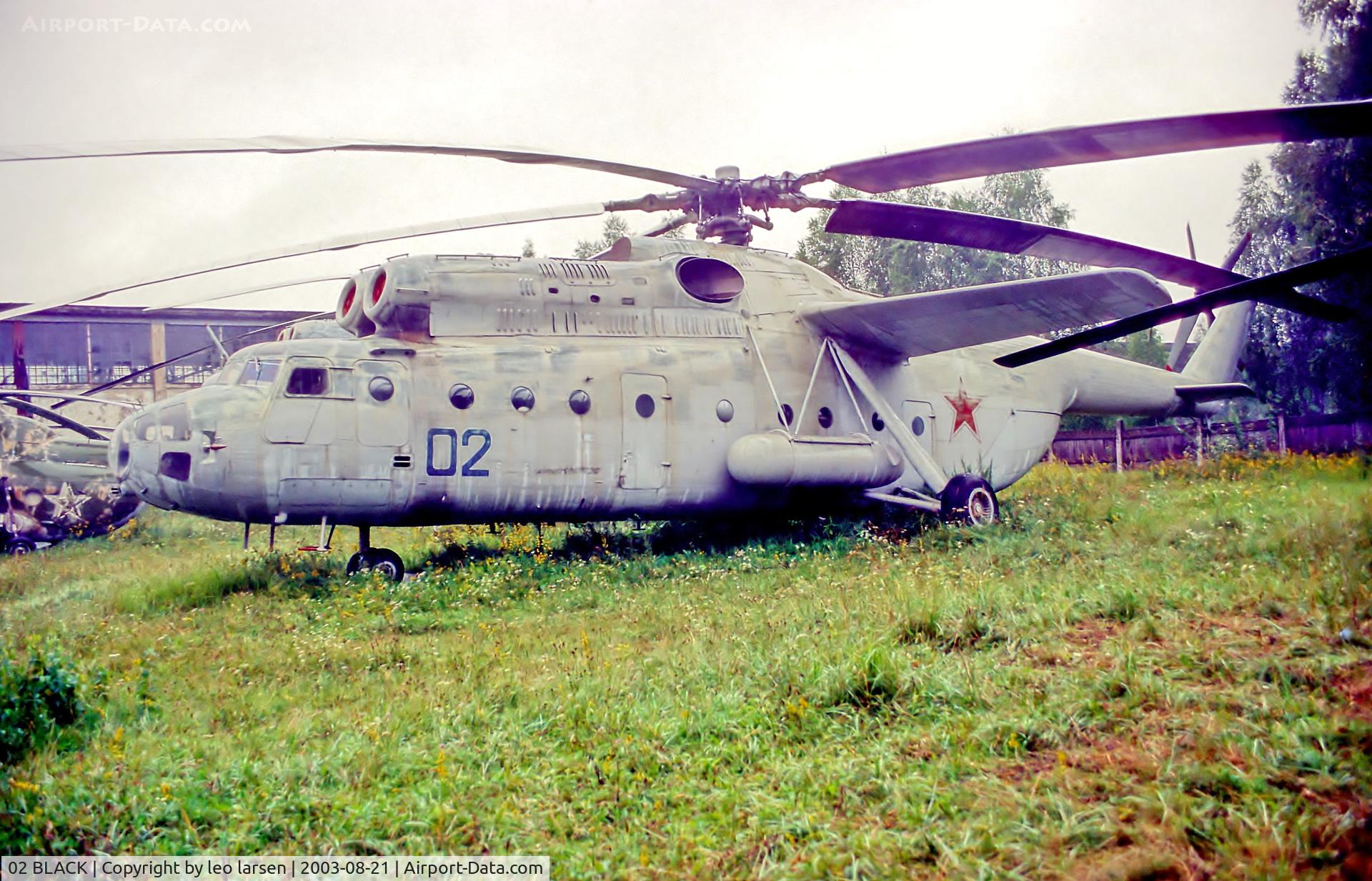 02 BLACK, 1960 Mil MI-6 C/N 0030101V, Monino Moscow 21.8.03