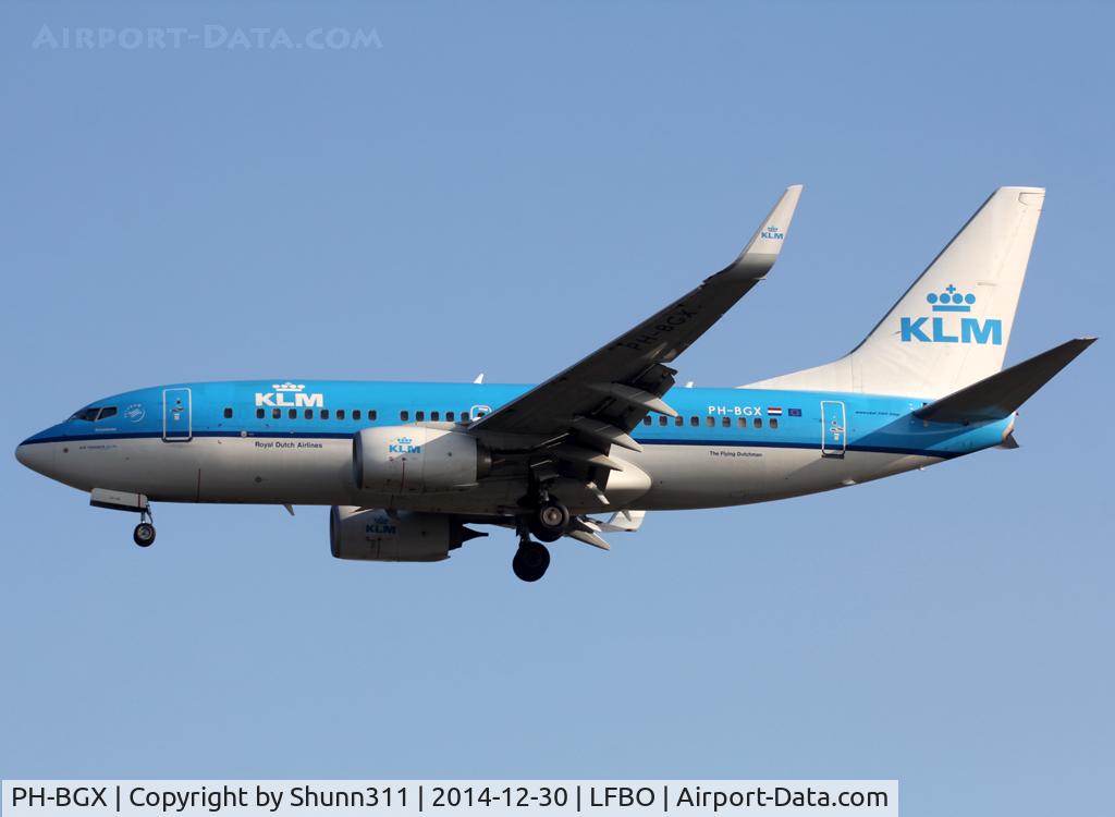 PH-BGX, 2011 Boeing 737-7K2 C/N 38635, Landing rwy 32L
