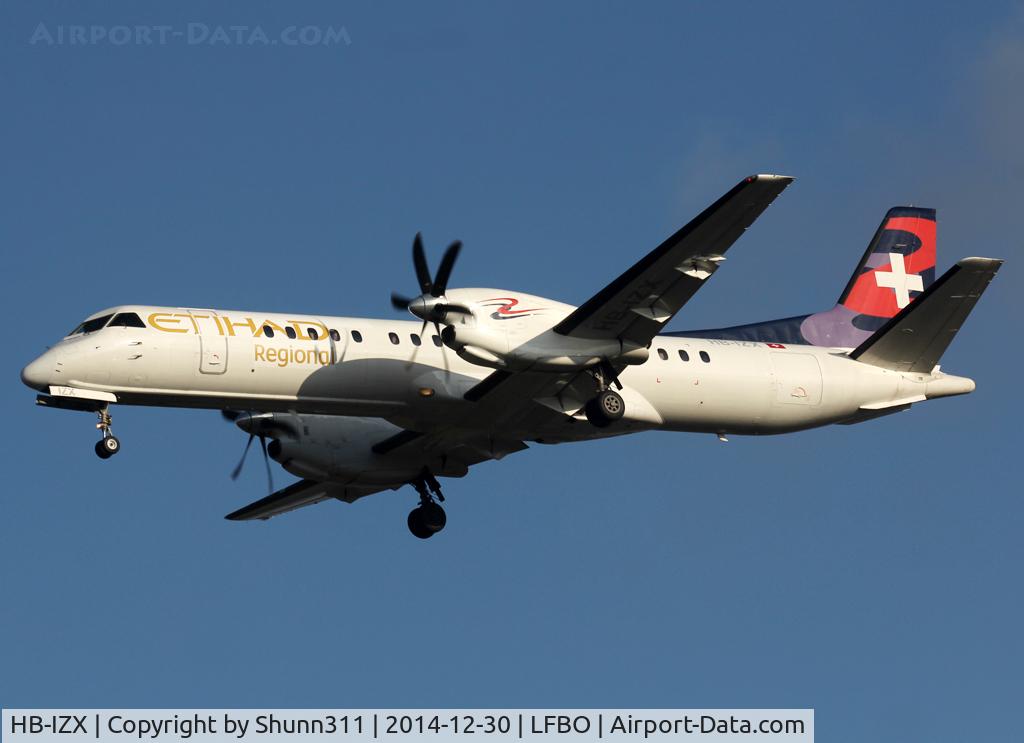 HB-IZX, 1996 Saab 2000 C/N 2000-041, Landing rwy in hybrid Etihad Regional / Darwin Airlines c/s