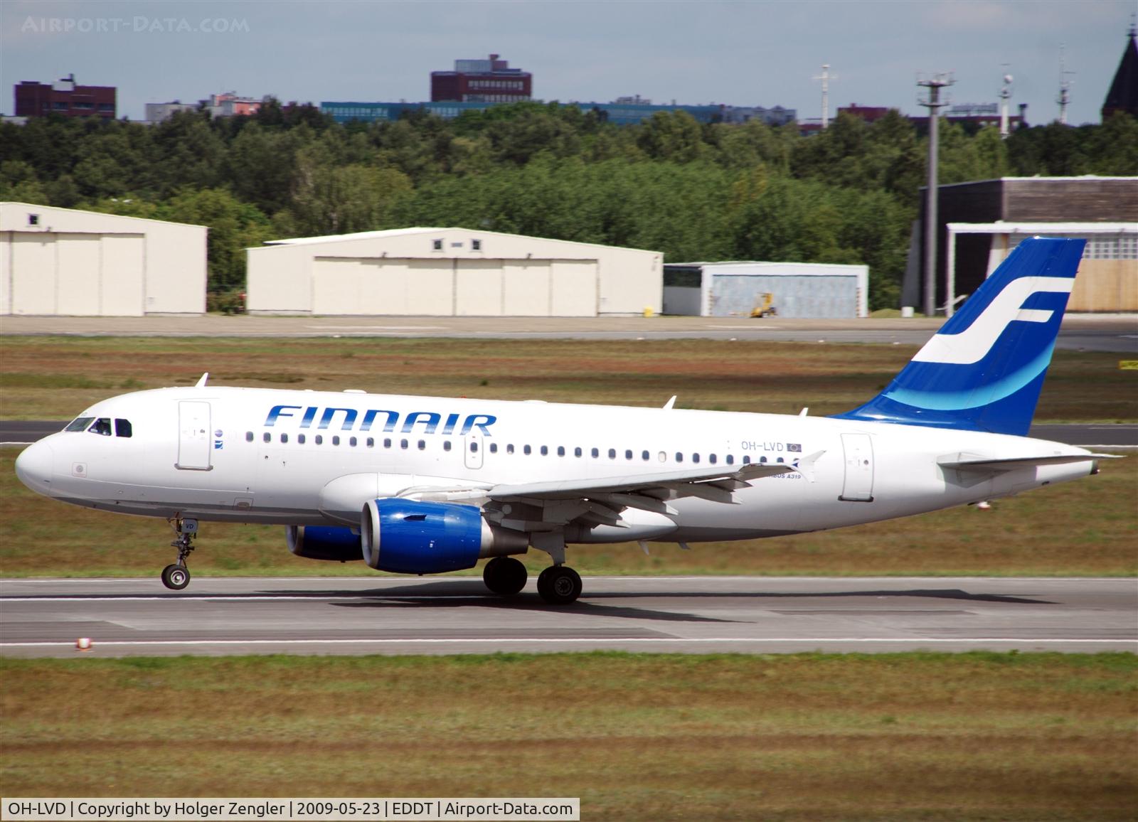 OH-LVD, 2000 Airbus A319-112 C/N 1352, Departure to HEL on rwy 26L....
