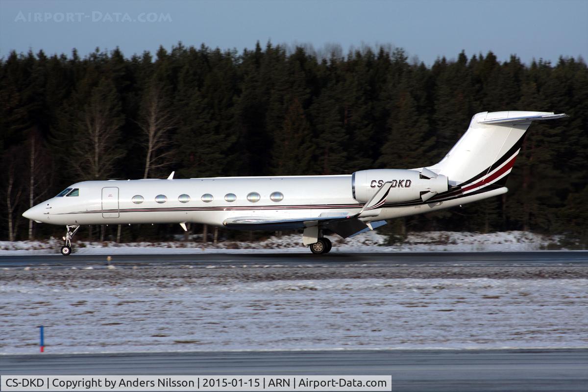 CS-DKD, 2005 Gulfstream Aerospace GV-SP (G550) C/N 5081, Reversing on runway 26.