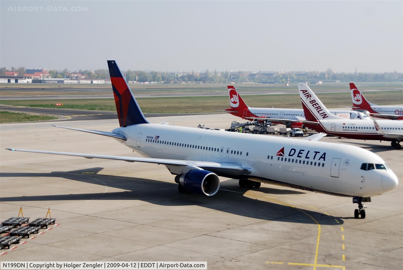 N199DN, 1998 Boeing 767-332/ER C/N 28456, Still 10 seconds to stand no.1....