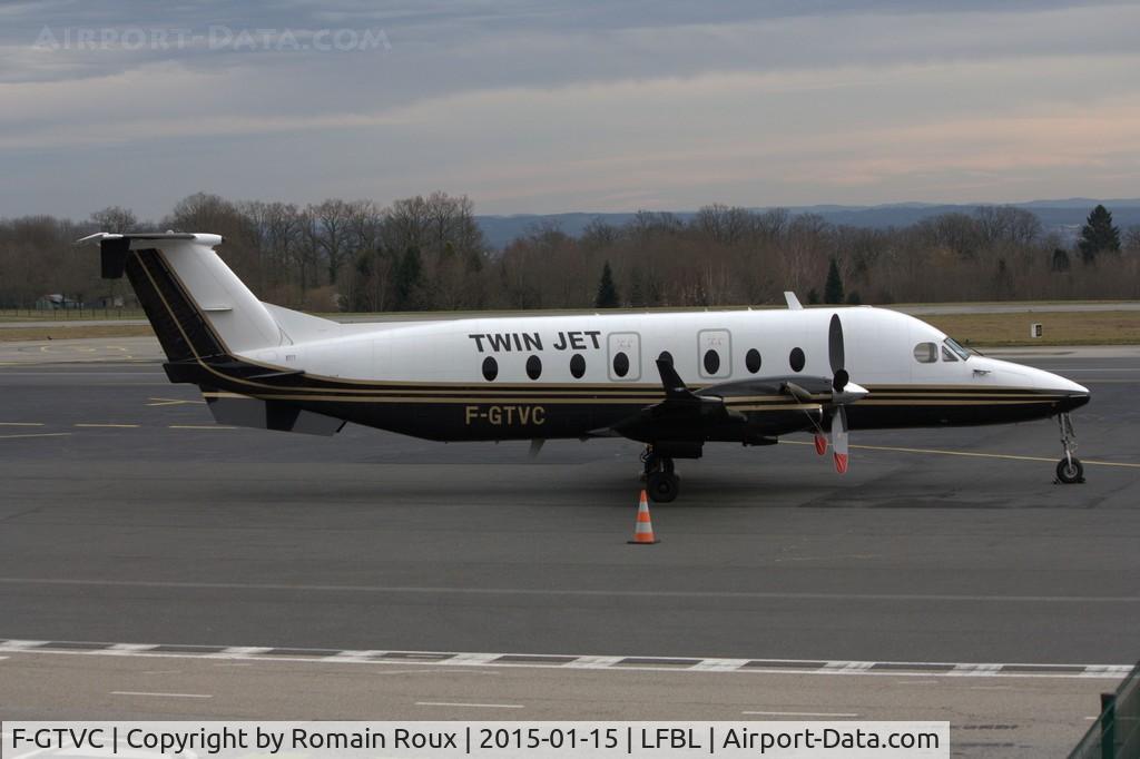 F-GTVC, 1998 Beech 1900D C/N UE-349, Parked