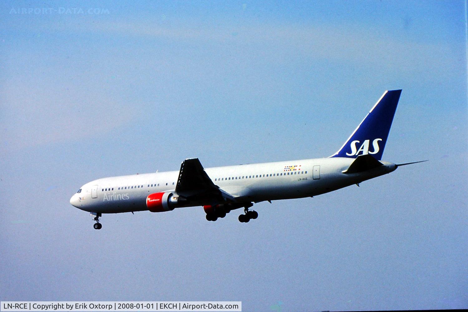 LN-RCE, 1990 Boeing 767-383/ER C/N 24846, LN-RCE about to land rw 22L, APR02