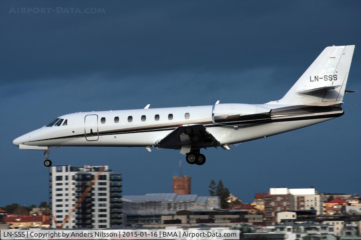 LN-SSS, 2007 Cessna 680 Citation Sovereign C/N 680-0133, On short final for runway 30. Arriving from Oslo.