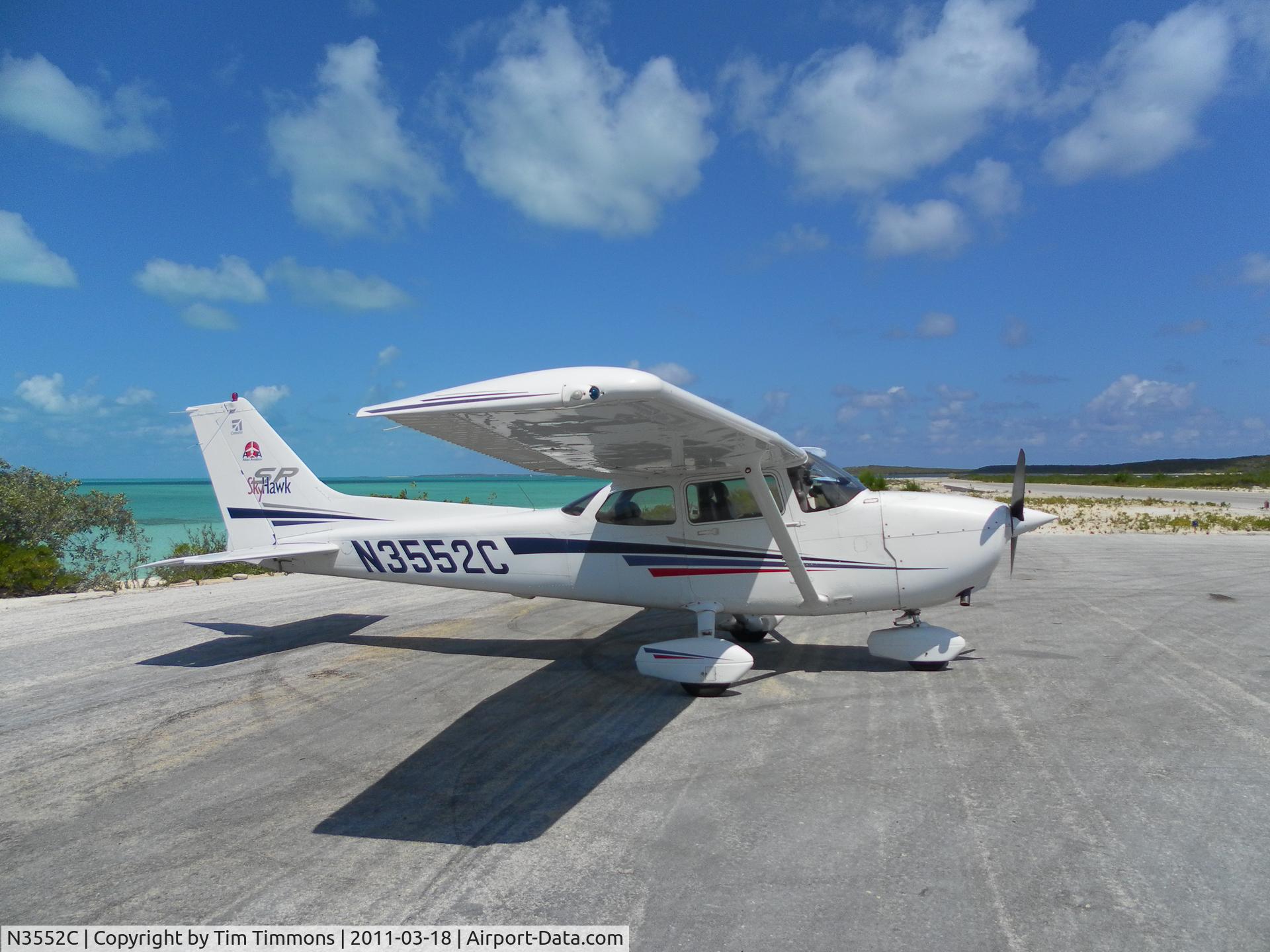 N3552C, 2001 Cessna 172S C/N 172S8900, Out and about on the islands