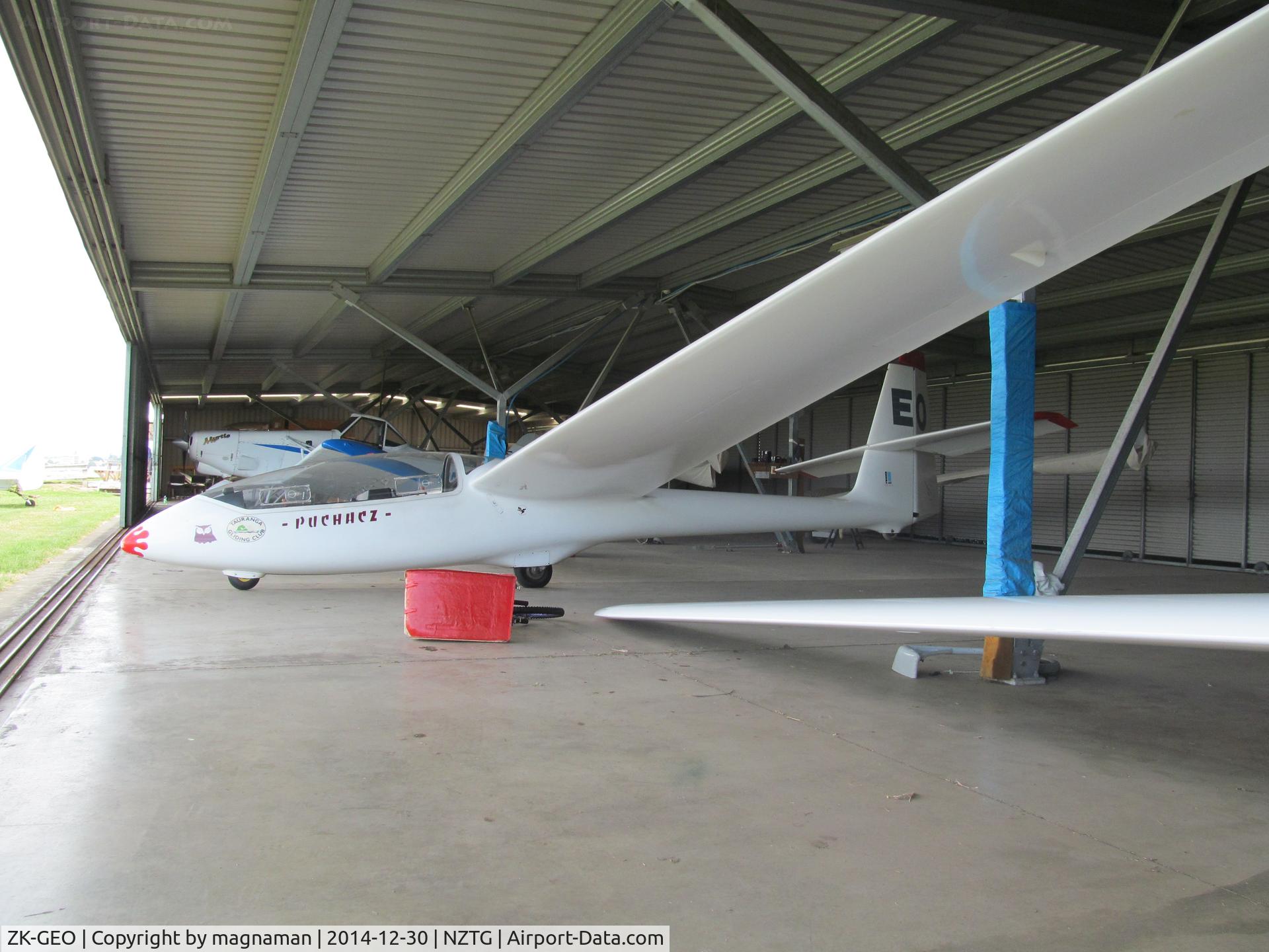 ZK-GEO, PZL-Bielsko SZD-50-3 Puchacz C/N B-2044, inside gliding club hangar
