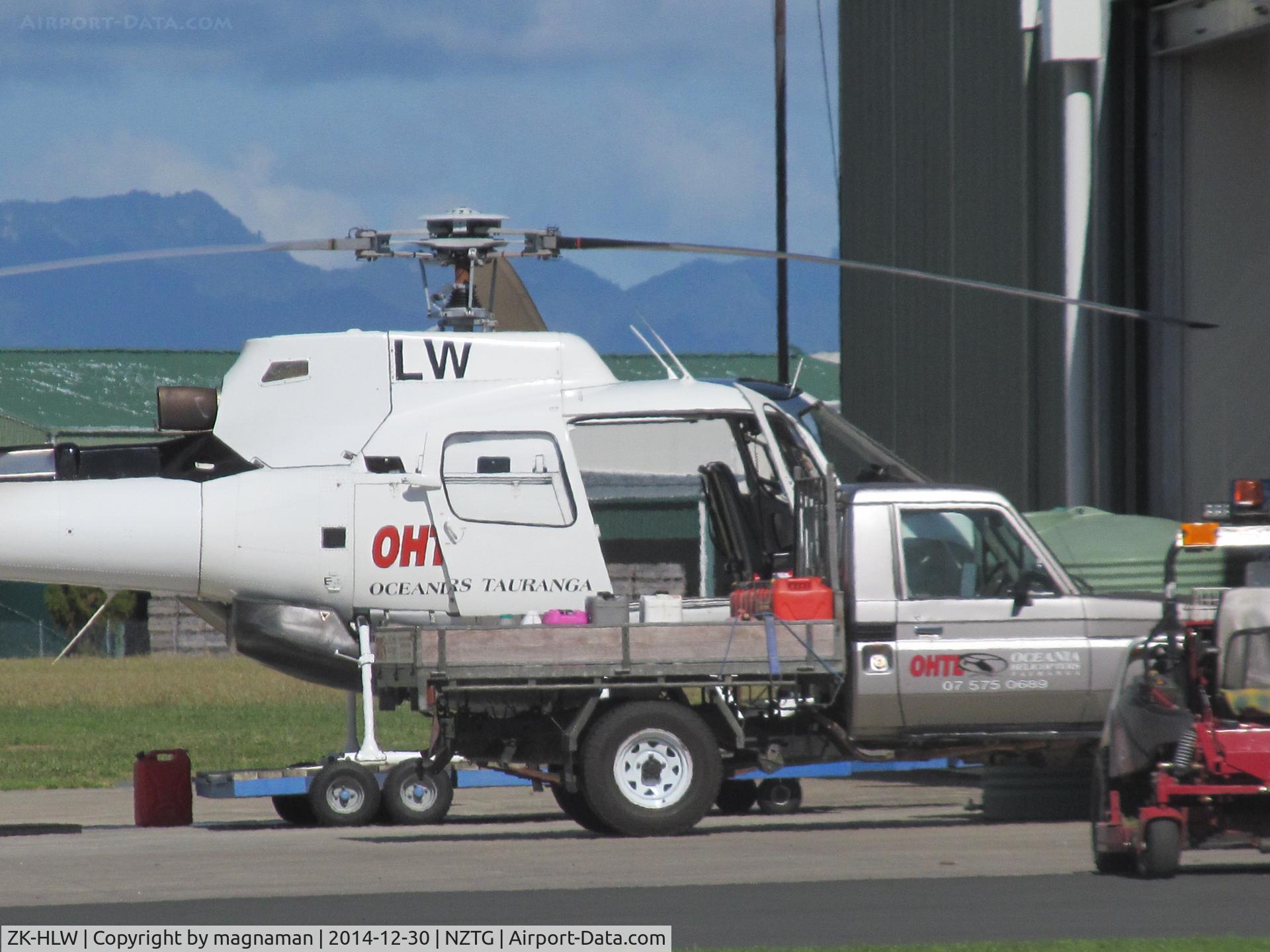 ZK-HLW, Aerospatiale AS-350BA Ecureuil C/N 1524, with matching ute on apron