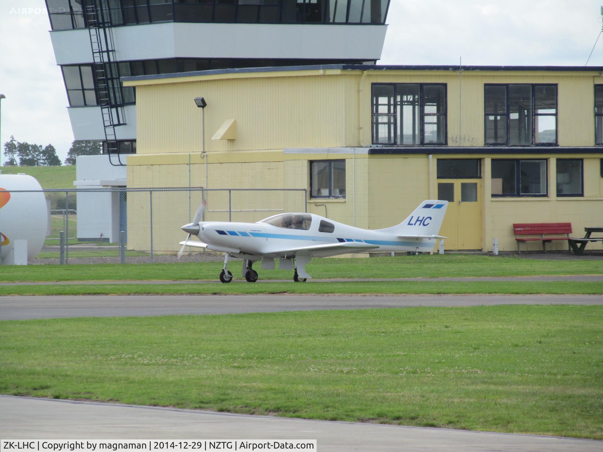 ZK-LHC, L M Harris CASH Aviation Model 3 C/N 003, taxying in
