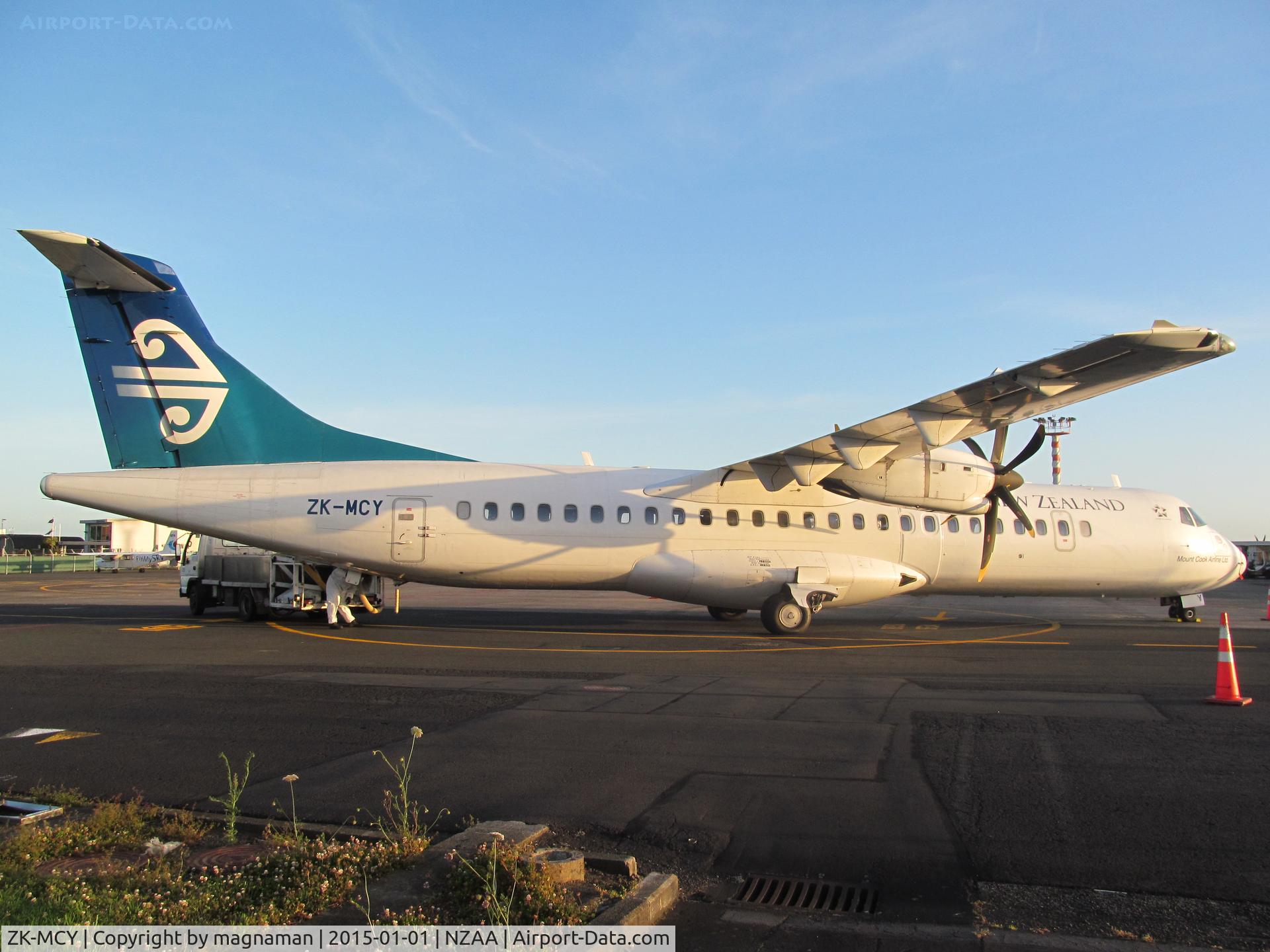 ZK-MCY, 2003 ATR 72-212A C/N 703, on domestic apron