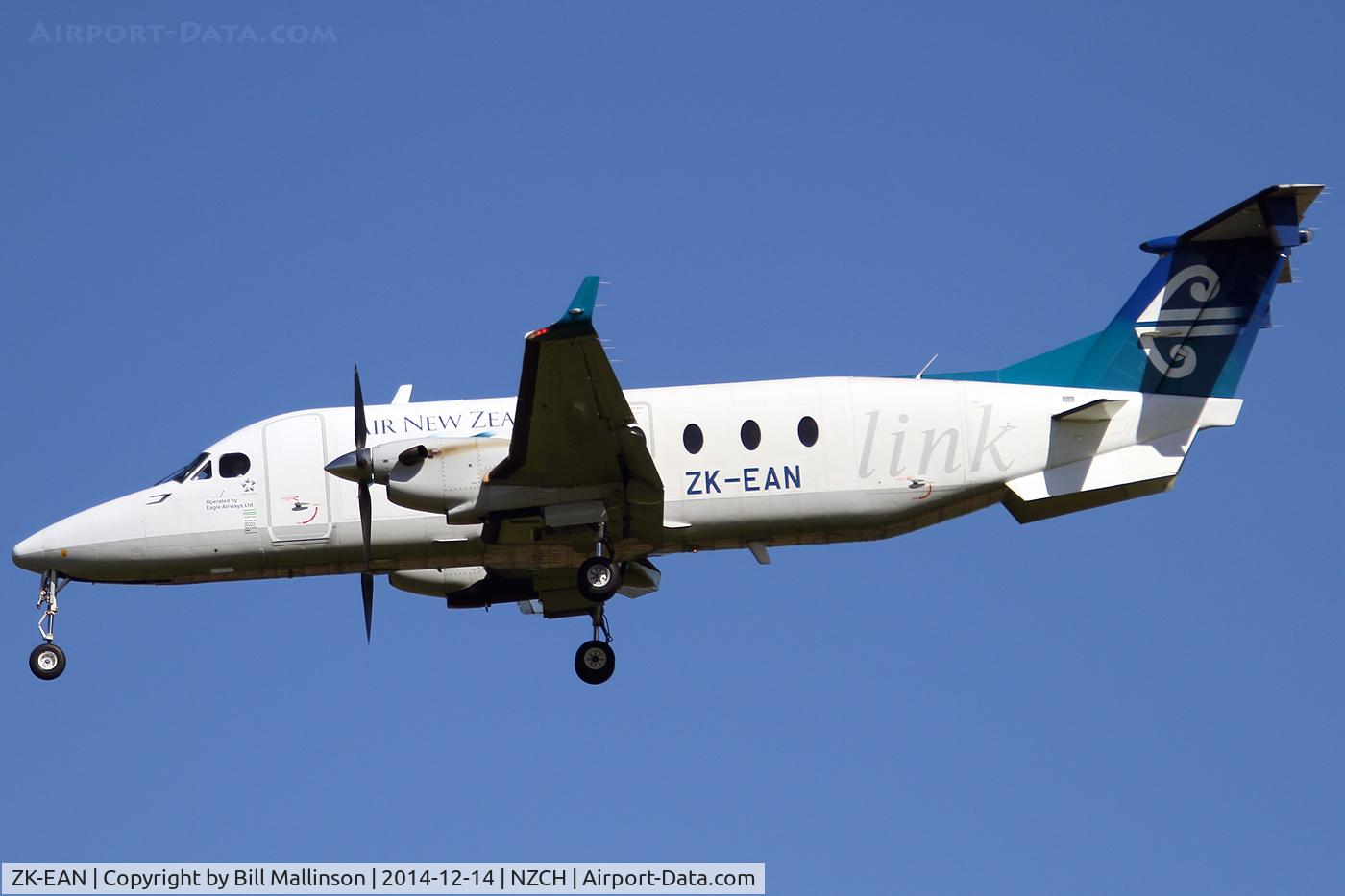ZK-EAN, 2002 Raytheon Aircraft Company 1900D C/N UE-437, finals to 02