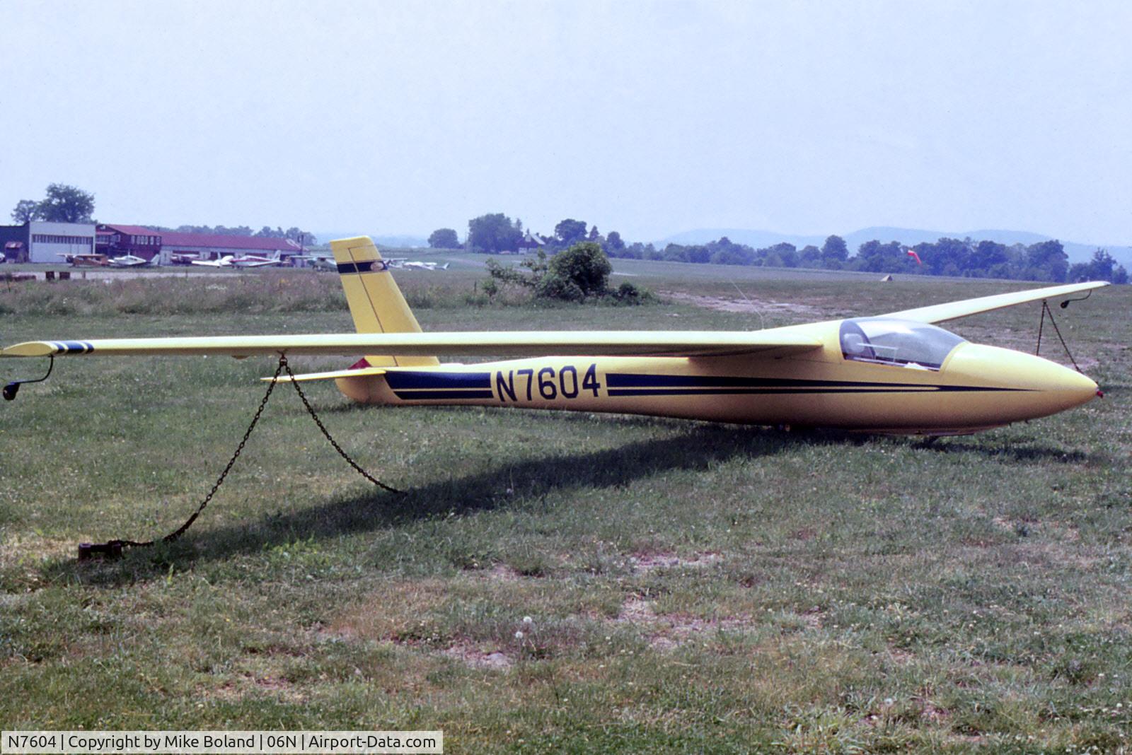N7604, 1971 Schweizer SGS 1-34 C/N 51, 1971 SGS 1-34 N7604 at Randall Airport in the summer of 1973.