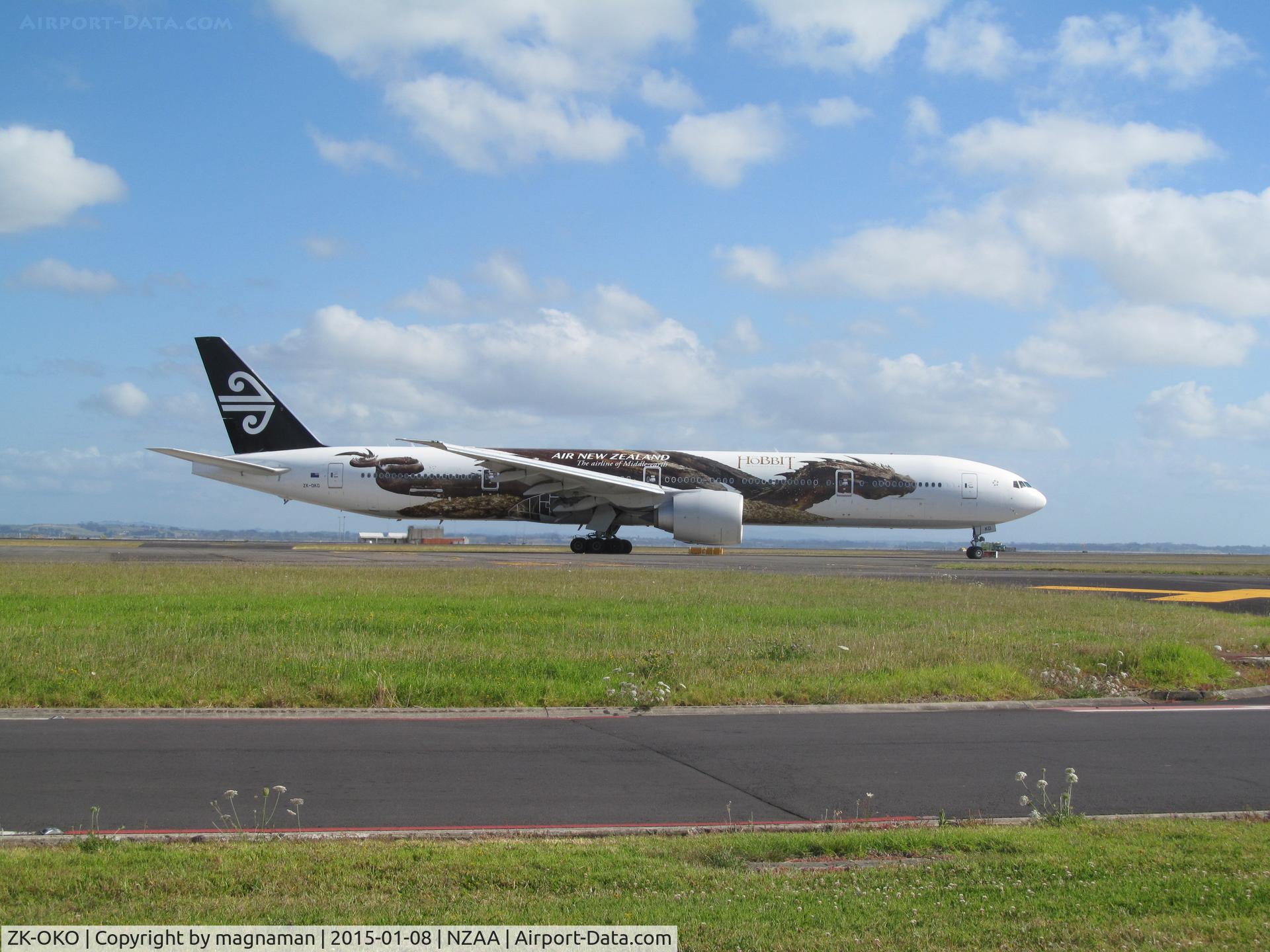 ZK-OKO, 2011 Boeing 777-306/ER C/N 38407, taxying in