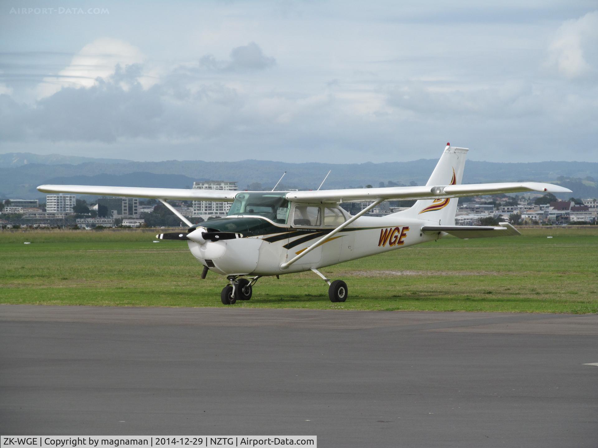 ZK-WGE, Cessna 172K Skyhawk C/N 17258978, Doing the hard work whilst PAI stays in hangar