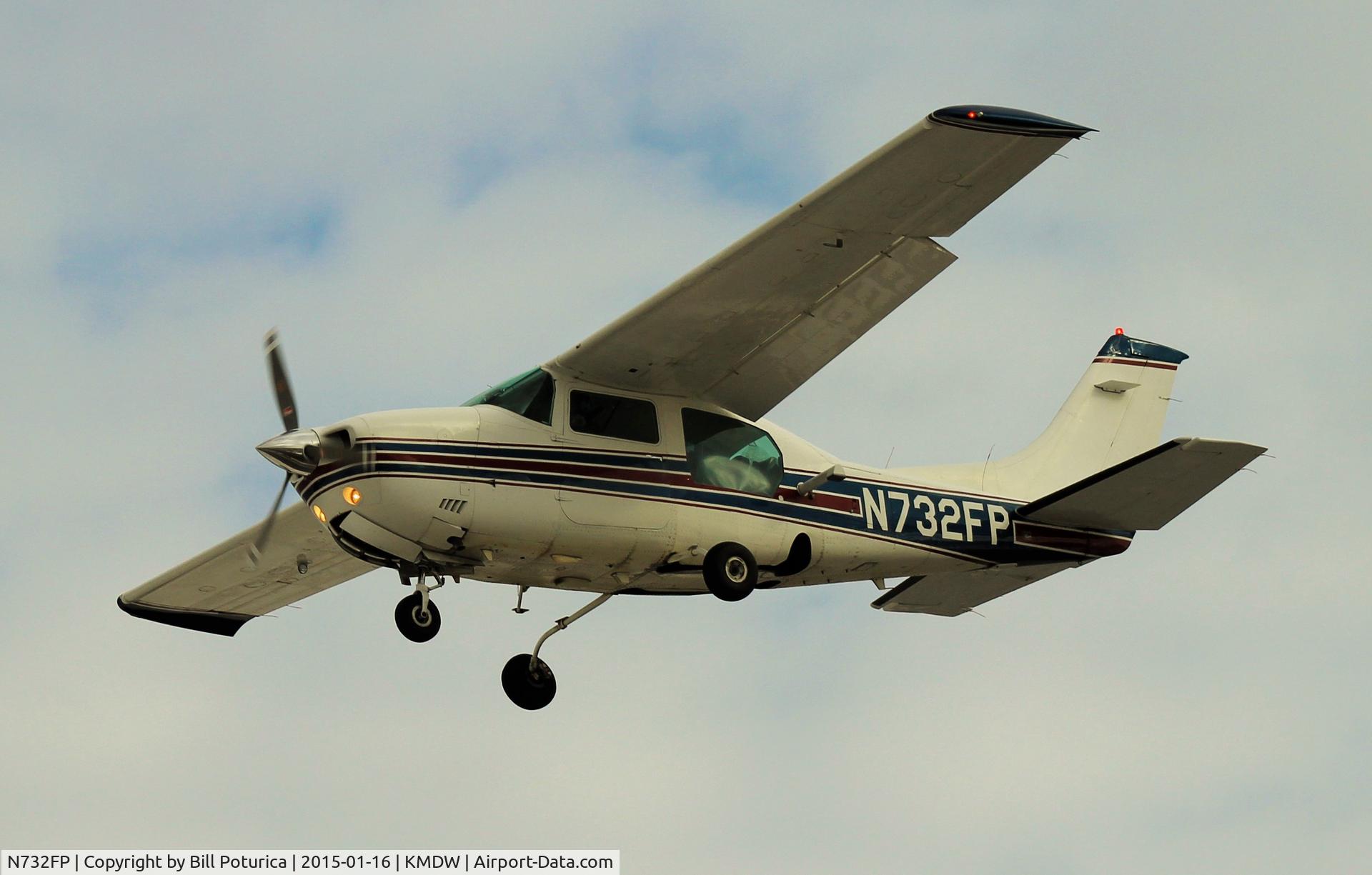 N732FP, 1976 Cessna 210L Turbo Centurion C/N T21061482, Landing 31L Chicago Midway