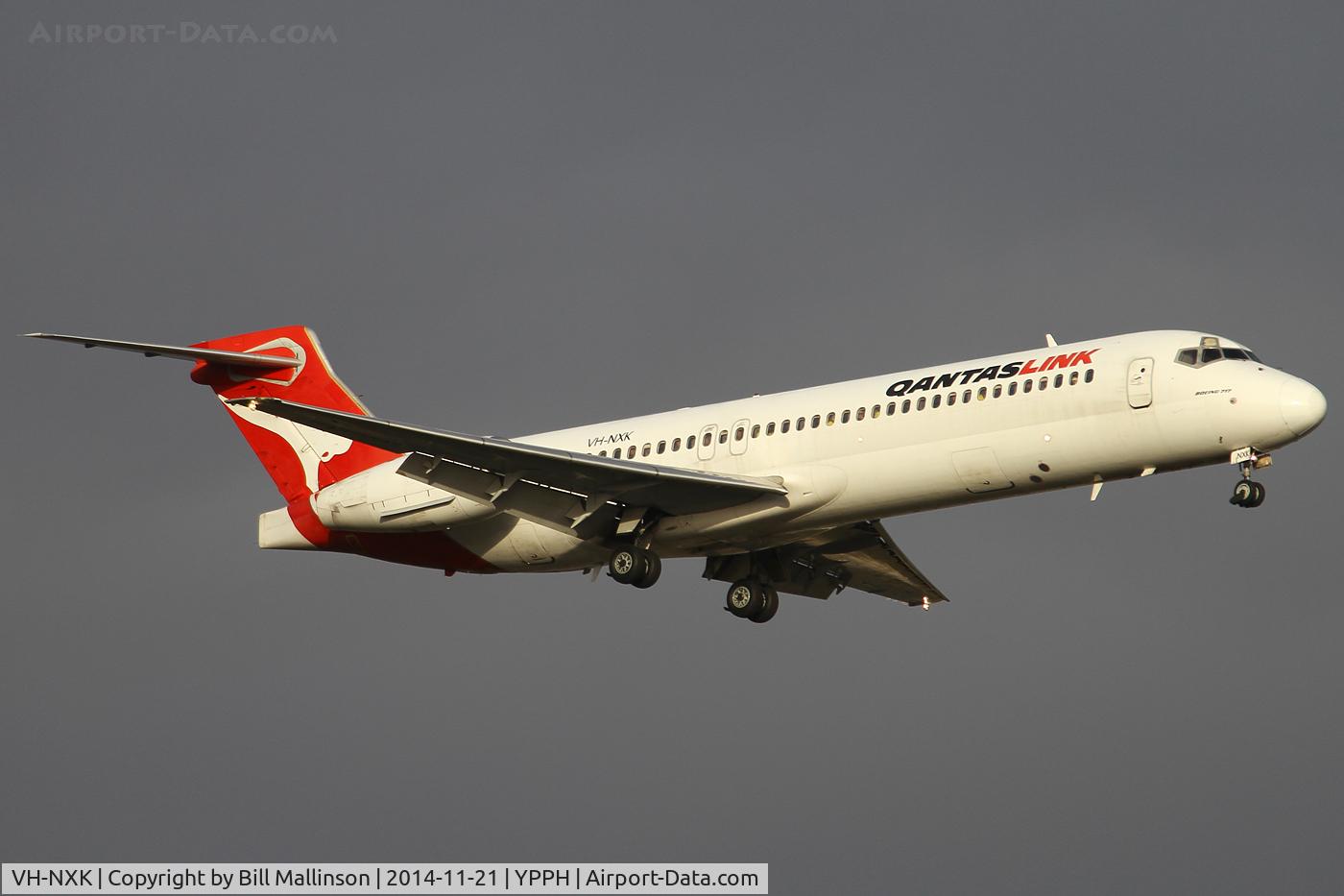 VH-NXK, 2001 Boeing 717-231 C/N 55092, FINALS TO 21