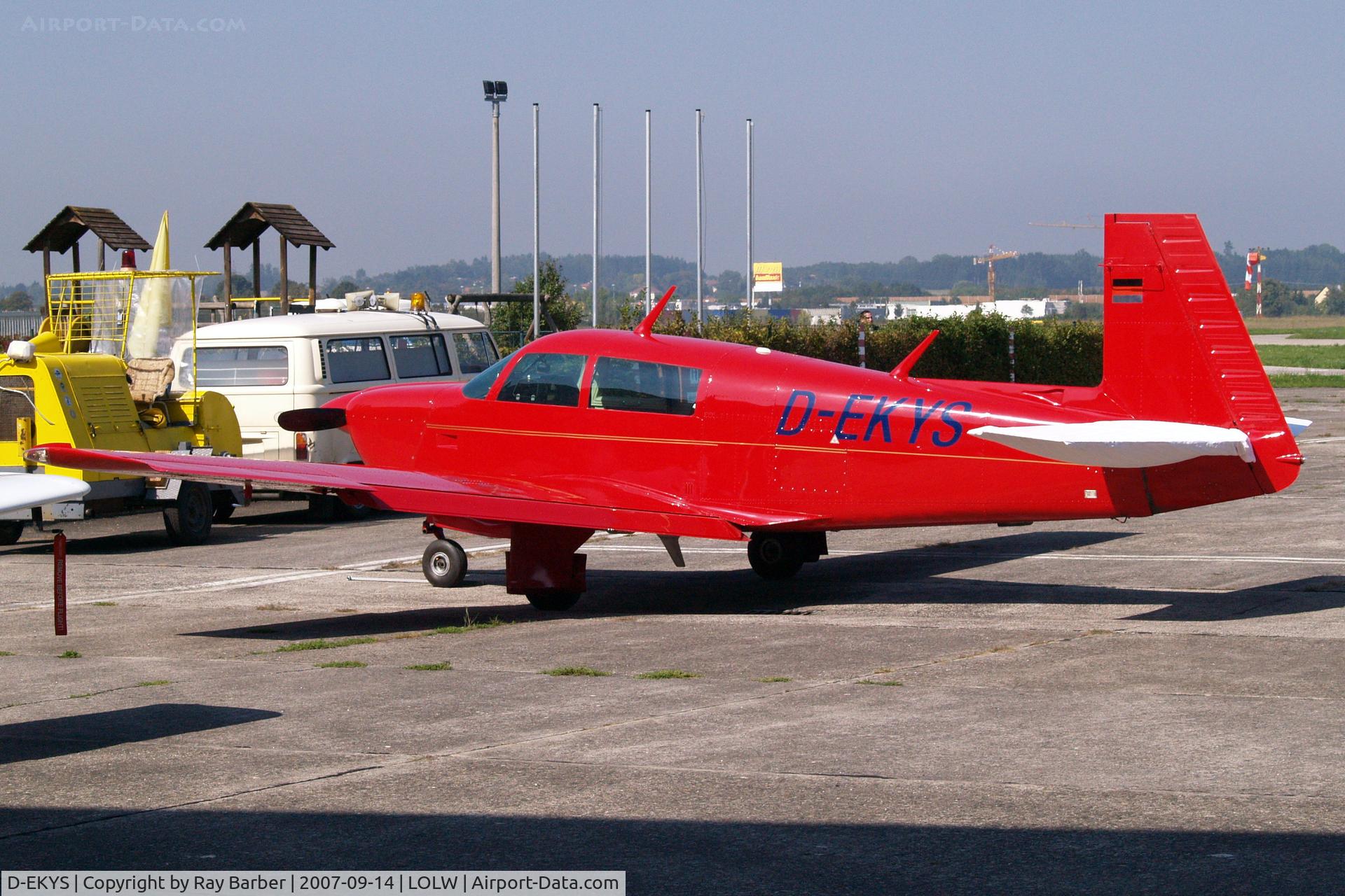 D-EKYS, Mooney M20J 201 C/N 24-1095, Mooney M.20J Model 201 [24-1095] Wels~OE 14/09/2007. Seen here with white tail plane later painted red.