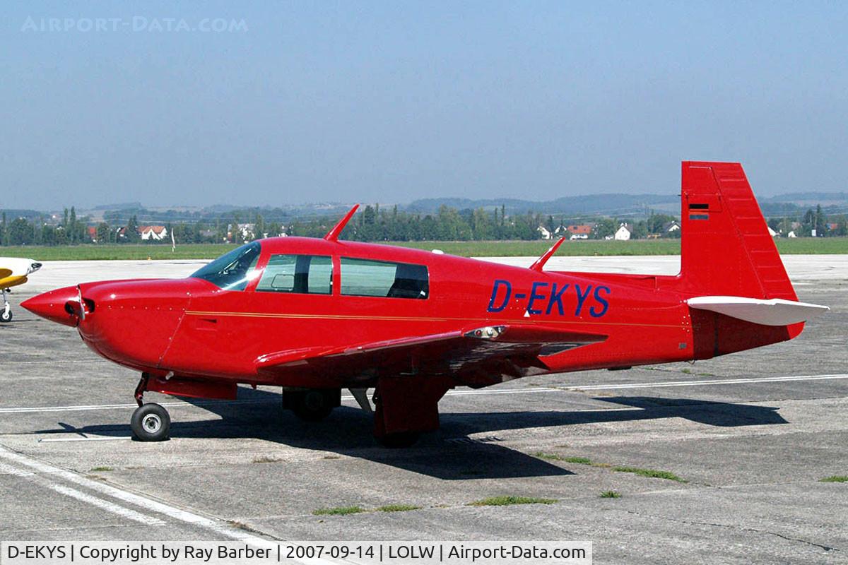 D-EKYS, Mooney M20J 201 C/N 24-1095, Mooney M.20J Model 201 [24-1095] Wels~OE 14/09/2007. Seen here with white tail plane later painted red.