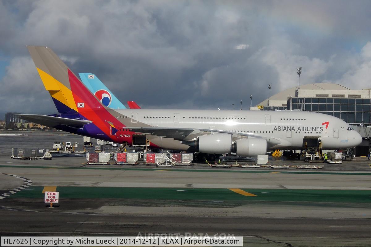 HL7626, 2013 Airbus A380-841 C/N 155, KE's A380 right behind it