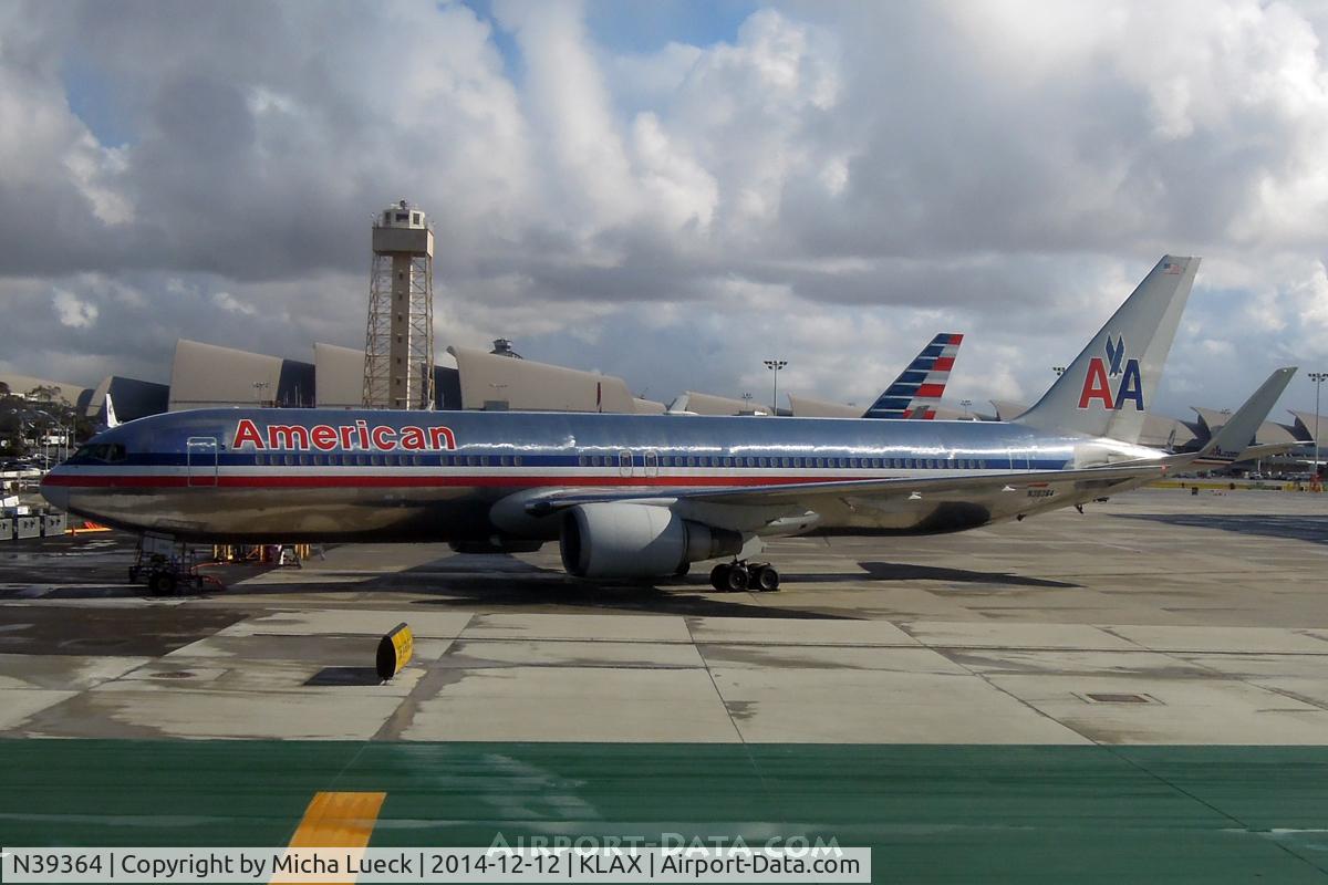 N39364, 1988 Boeing 767-323 C/N 24045, At LAX