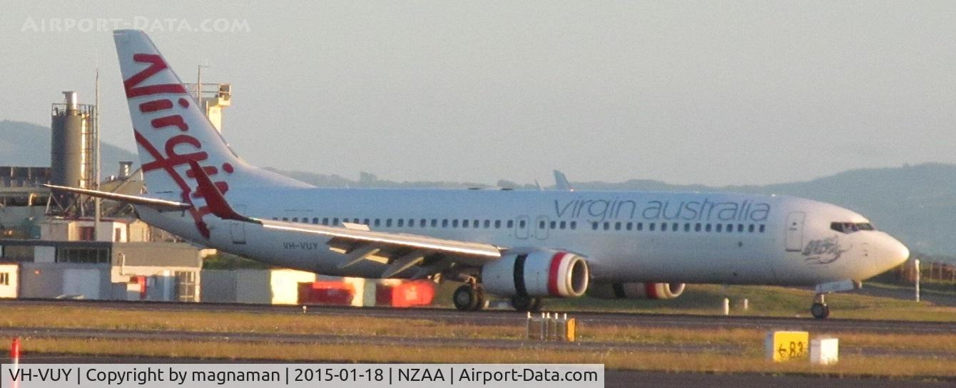 VH-VUY, 2010 Boeing 737-8KG C/N 39450/3494, landing in evening sun