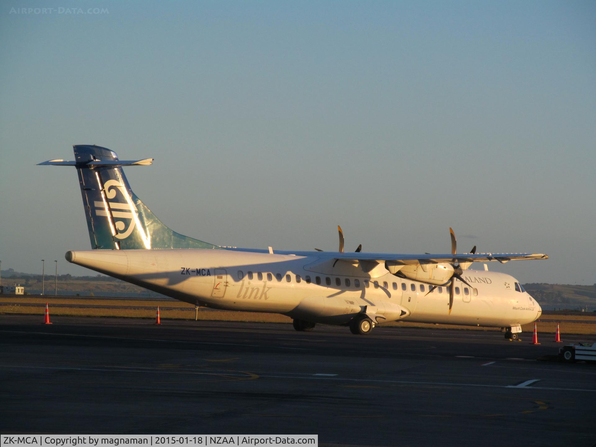 ZK-MCA, 1999 ATR 72-212A C/N 597, on domestic apron