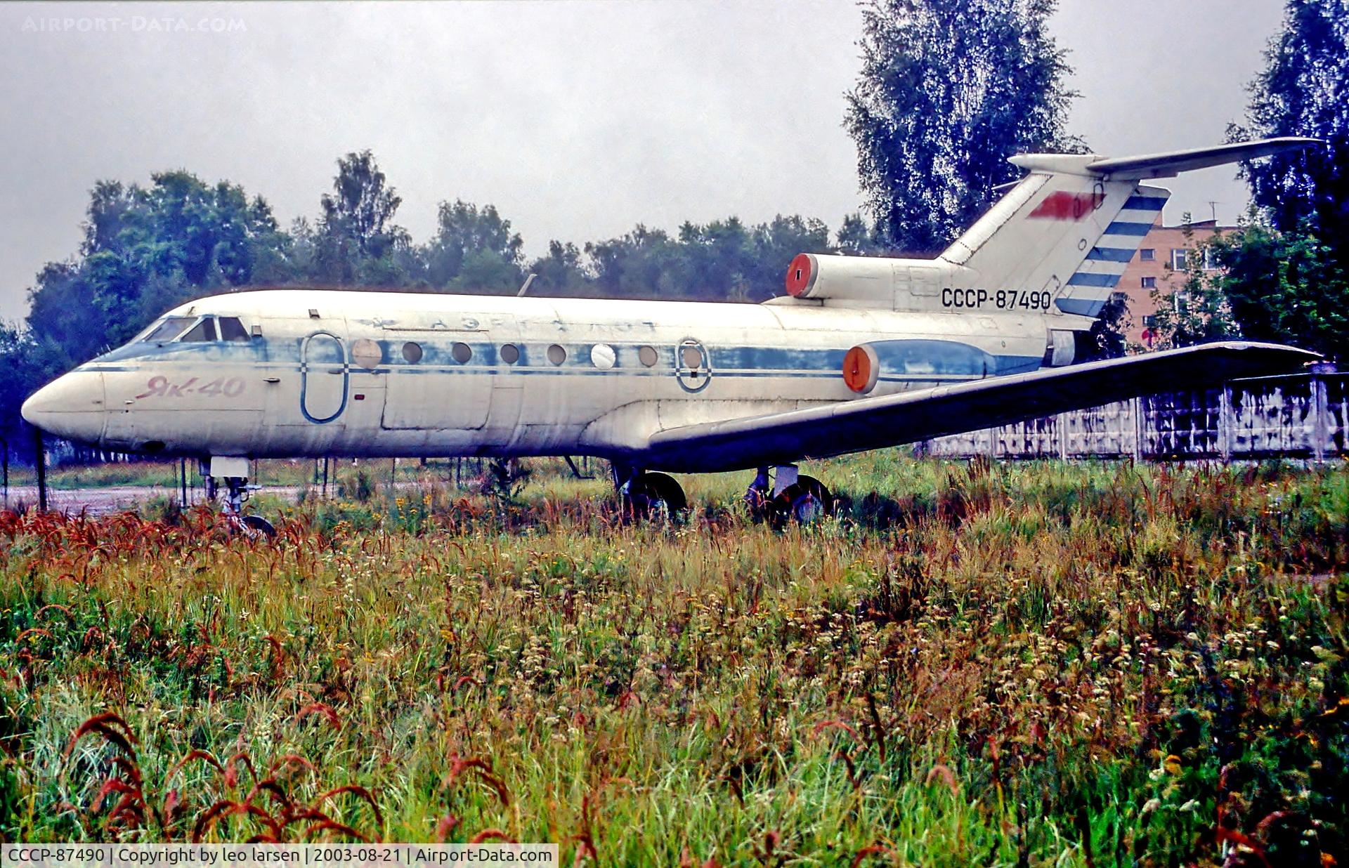 CCCP-87490, 1971 Yakovlev Yak-40K C/N 9110117, Monino Museum Moscow 21.8.03.ex CCCP-87597