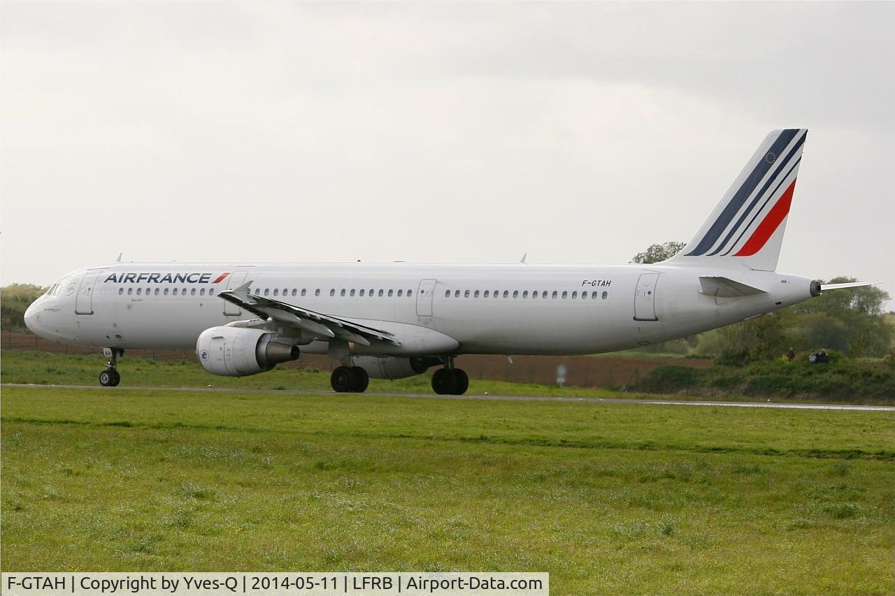 F-GTAH, 1999 Airbus A321-211 C/N 1133, Airbus A321-211, Take off rwy 25L, Brest-Bretagne airport (LFRB-BES)