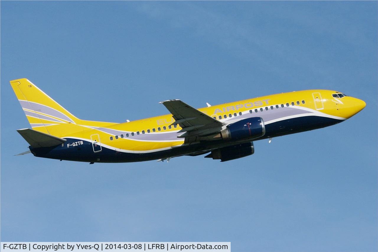 F-GZTB, 1999 Boeing 737-33V C/N 29336, Boeing 737-33V , Take off rwy 07R, Brest-Bretagne Airport (LFRB-BES)