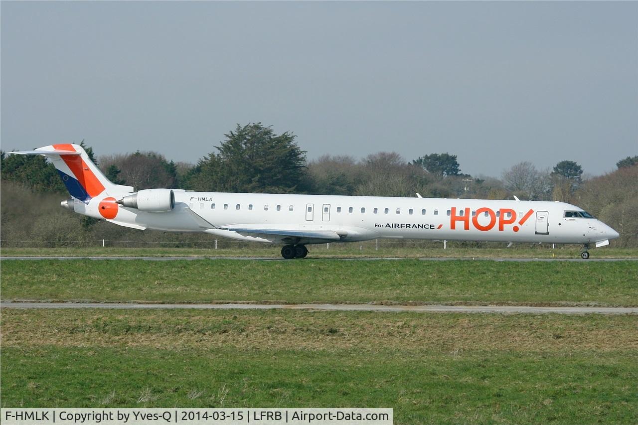 F-HMLK, 2011 Bombardier CRJ-1000EL NG (CL-600-2E25) C/N 19016, Canadair CRJ-1000, Taxiing to holding point rwy 25L, Brest-Bretagne airport (LFRB-BES)