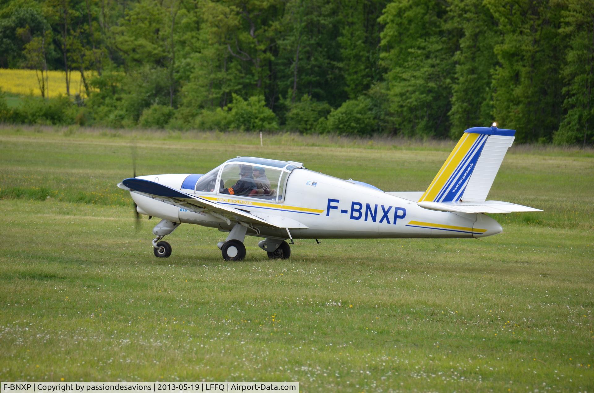 F-BNXP, Morane-Saulnier MS-880B Rallye Club C/N 839, taxiing à la Ferté Alais