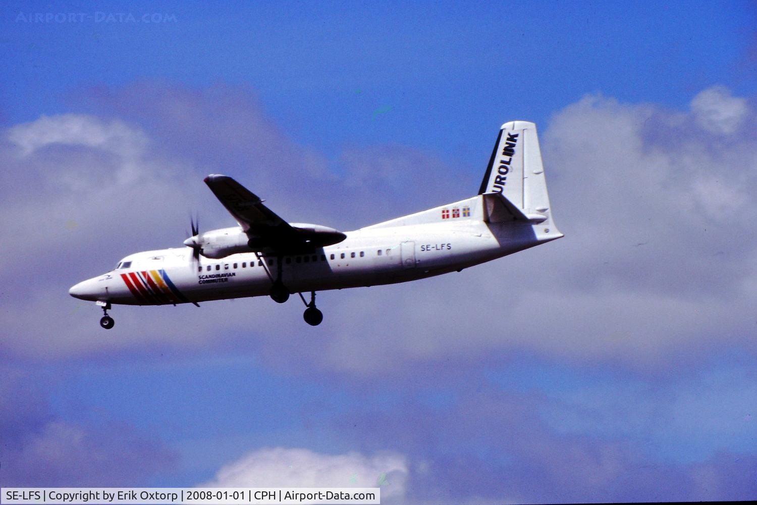 SE-LFS, 1991 Fokker 50 C/N 20216, SE-LFS on approach to rw 22L