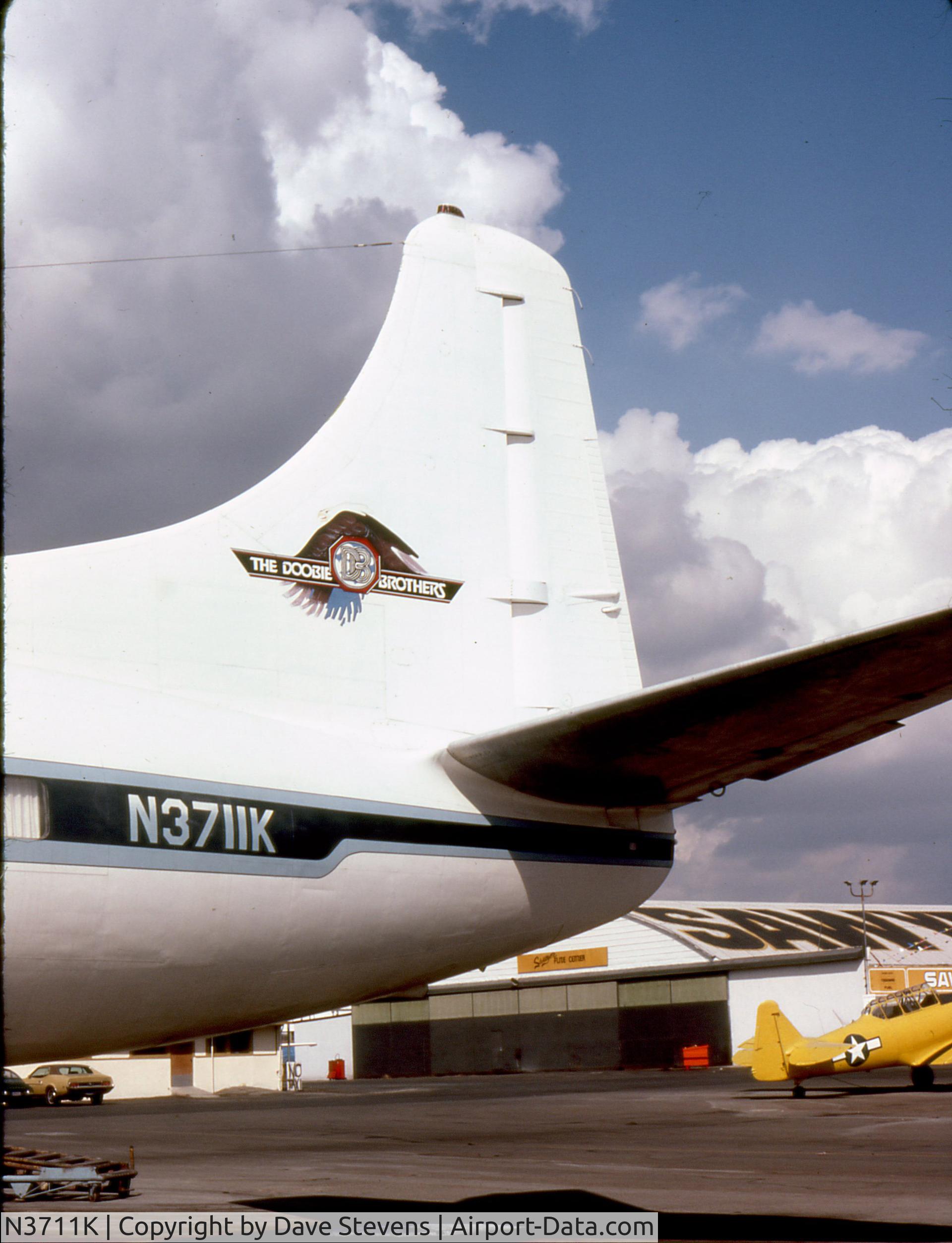 N3711K, 1952 Martin 404 C/N 14235, Tail of aforementioned 