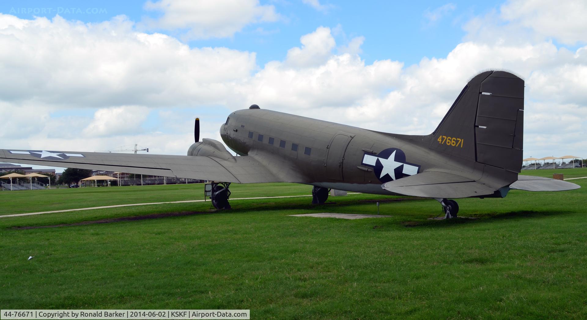 44-76671, 1944 Douglas VC-47D (C-47B-30-DK) Skytrain C/N 16255/33003, LMTC Parade /field